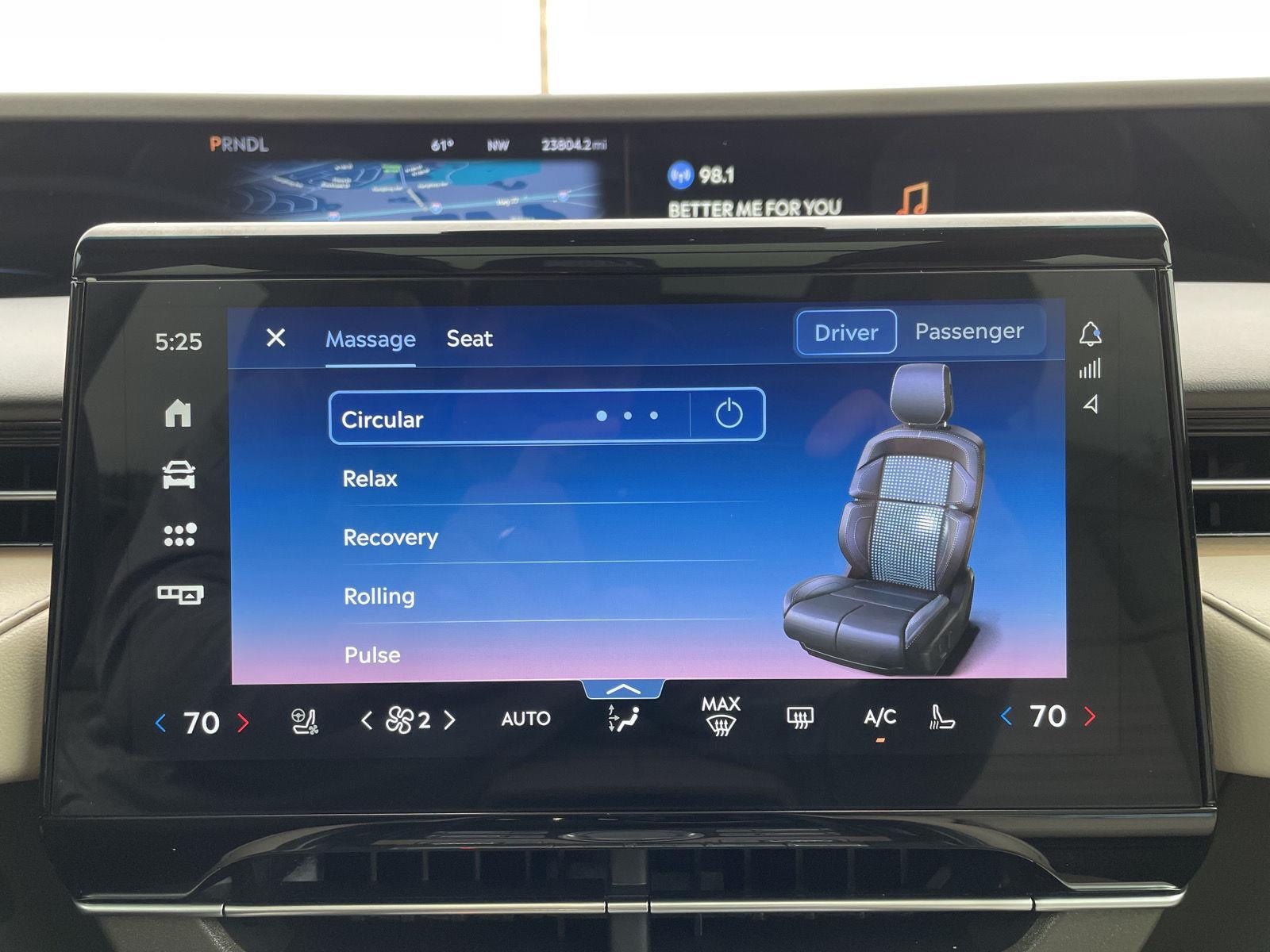 Vehicle photo 30