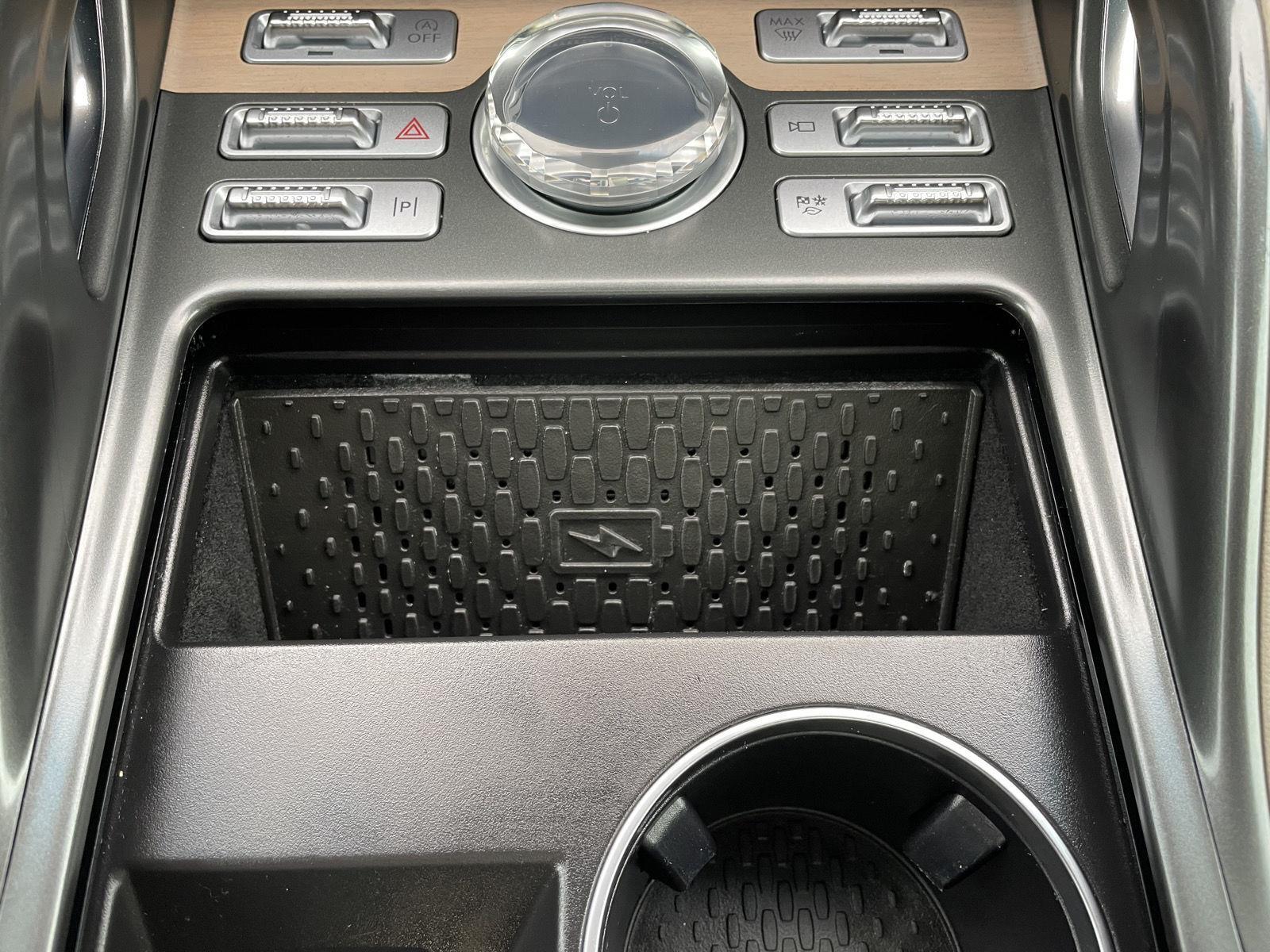 Vehicle photo 32