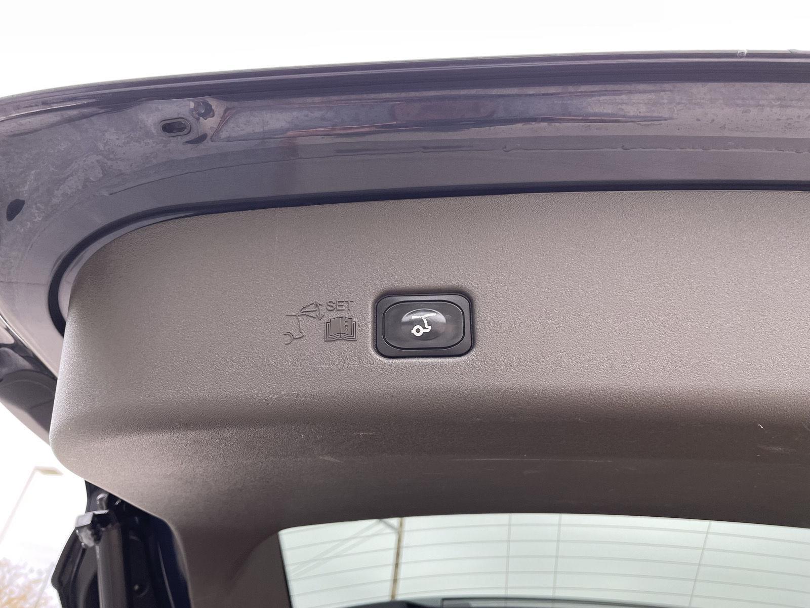 Vehicle photo 40