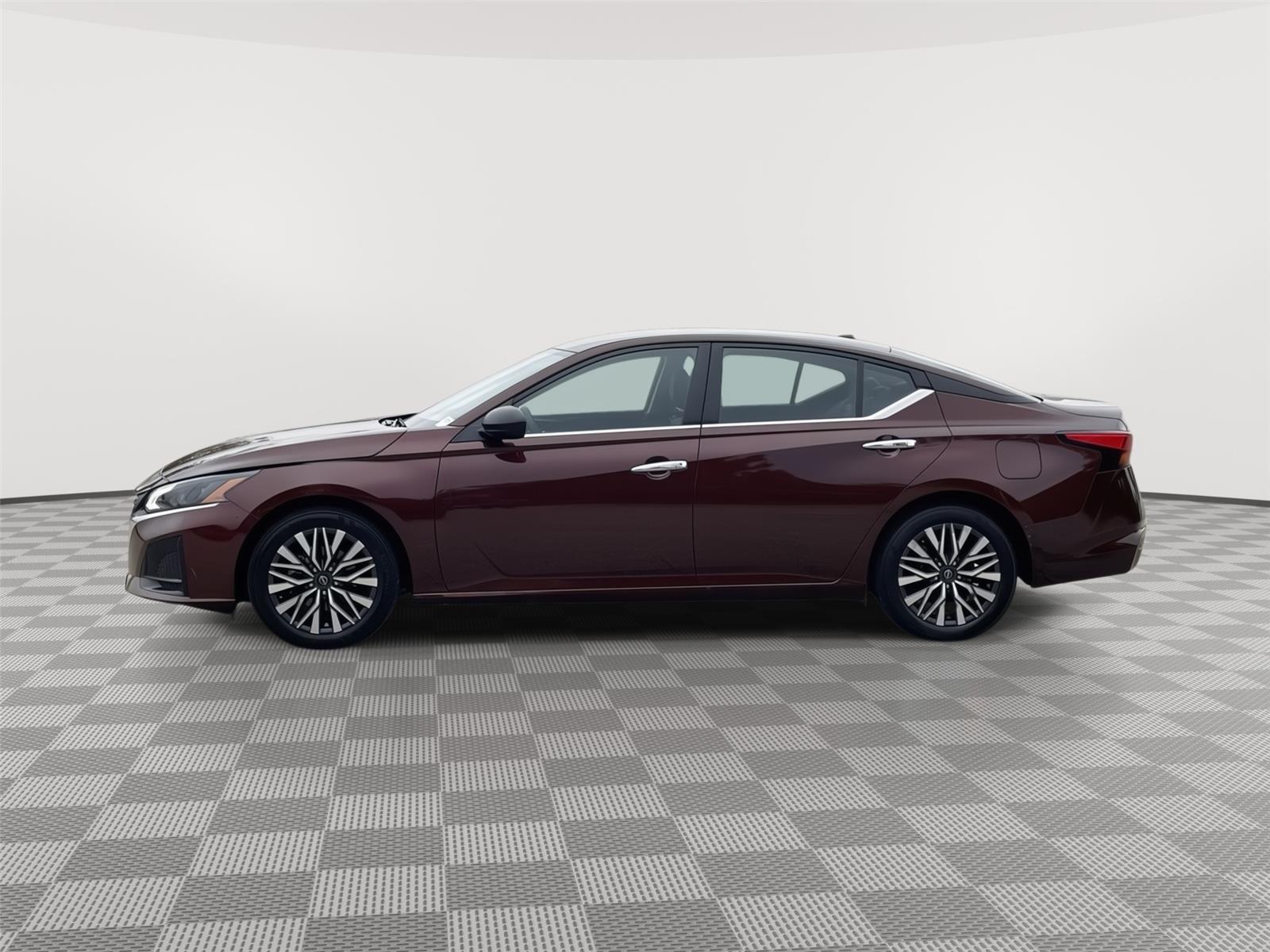 Vehicle photo 2
