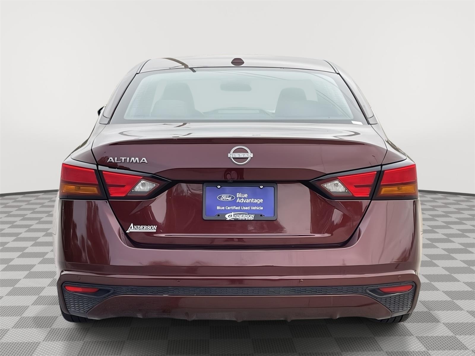 Vehicle photo 8