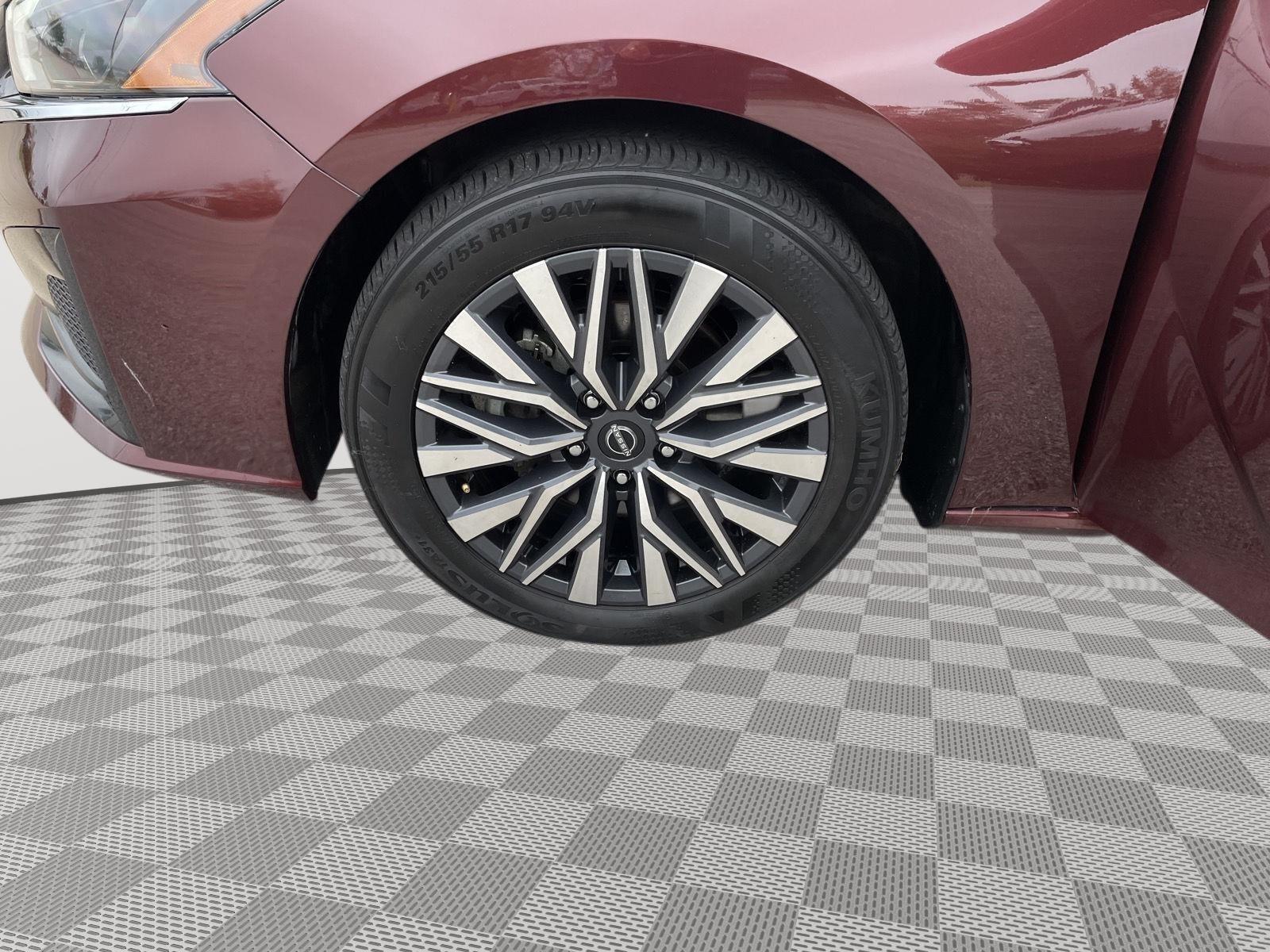 Vehicle photo 10