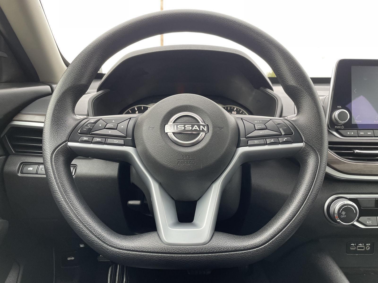 Vehicle photo 11