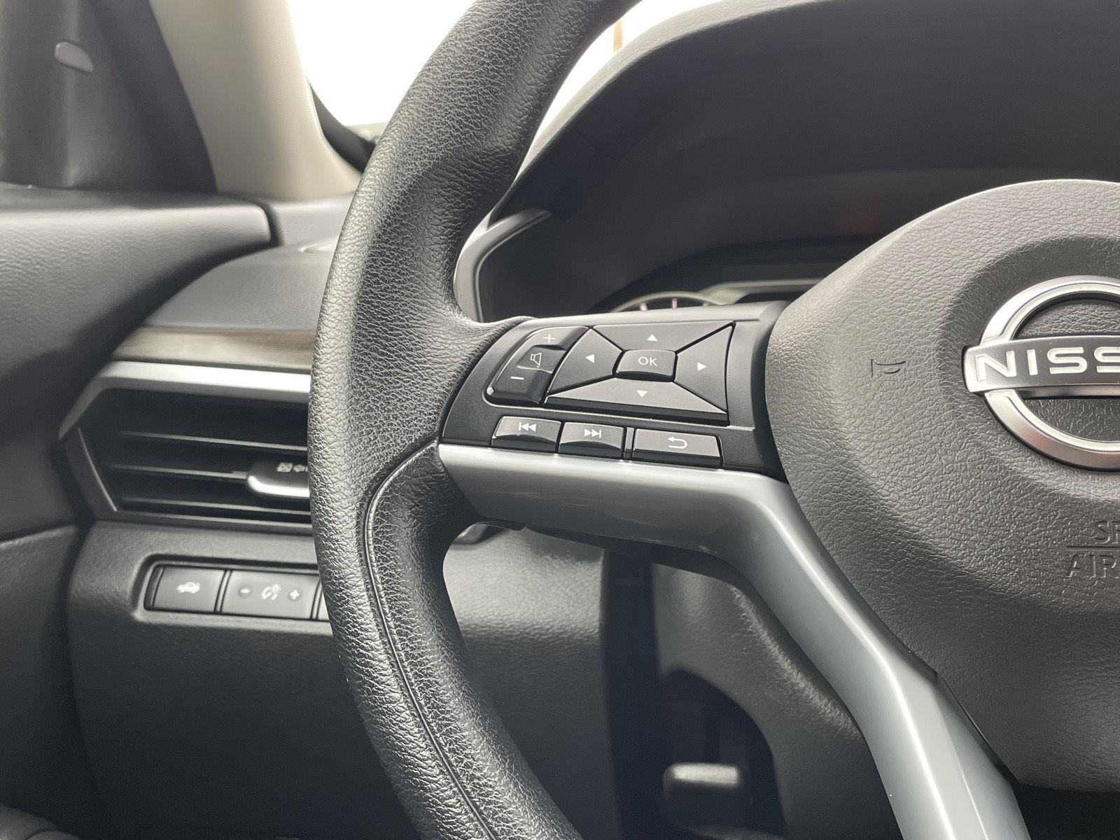 Vehicle photo 12