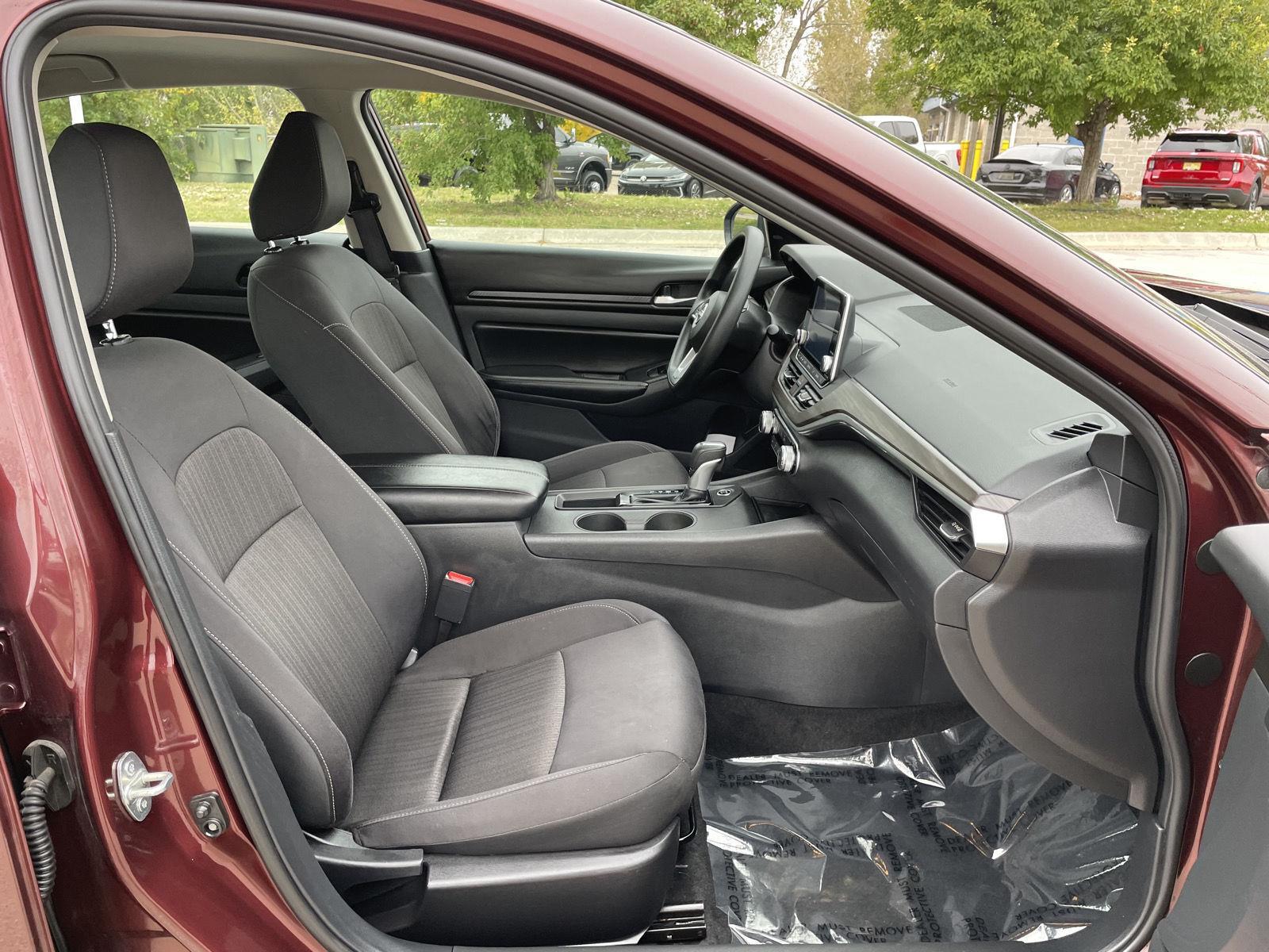 Vehicle photo 16