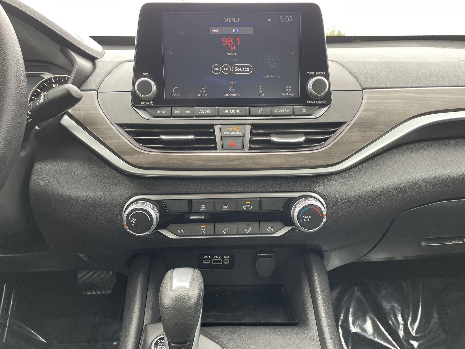 Vehicle photo 19