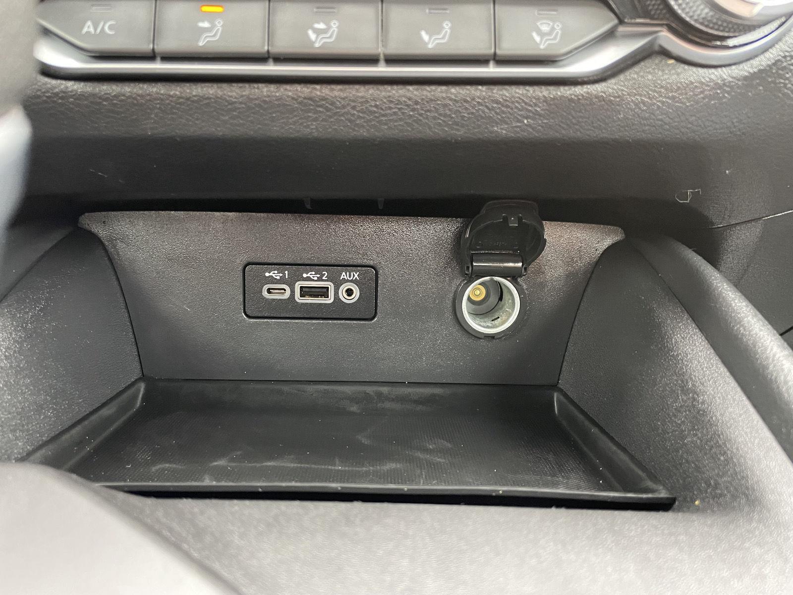 Vehicle photo 23