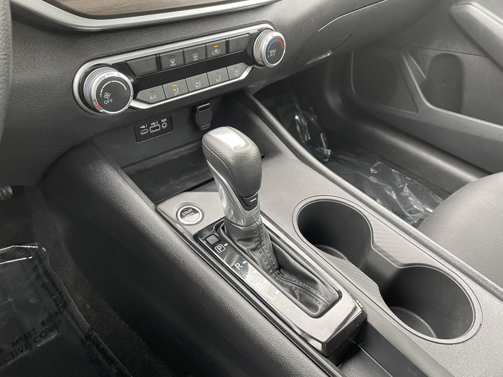 Vehicle photo 25