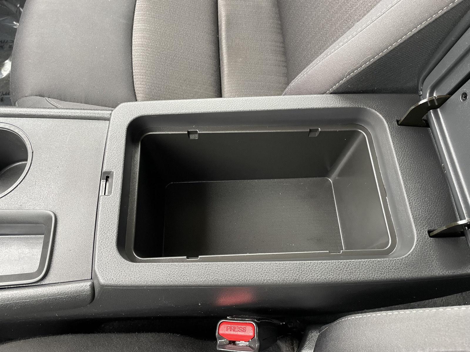 Vehicle photo 26
