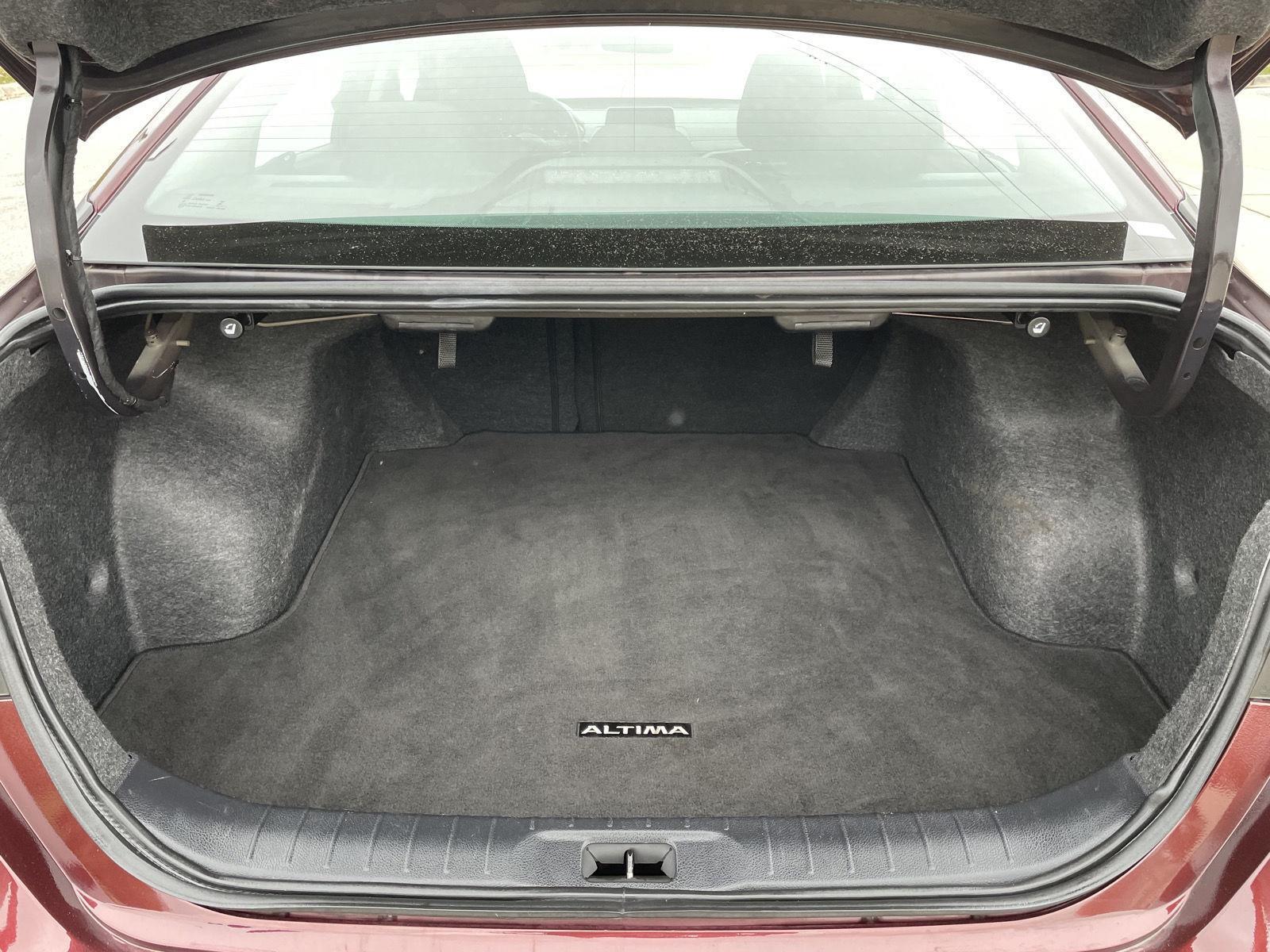 Vehicle photo 30