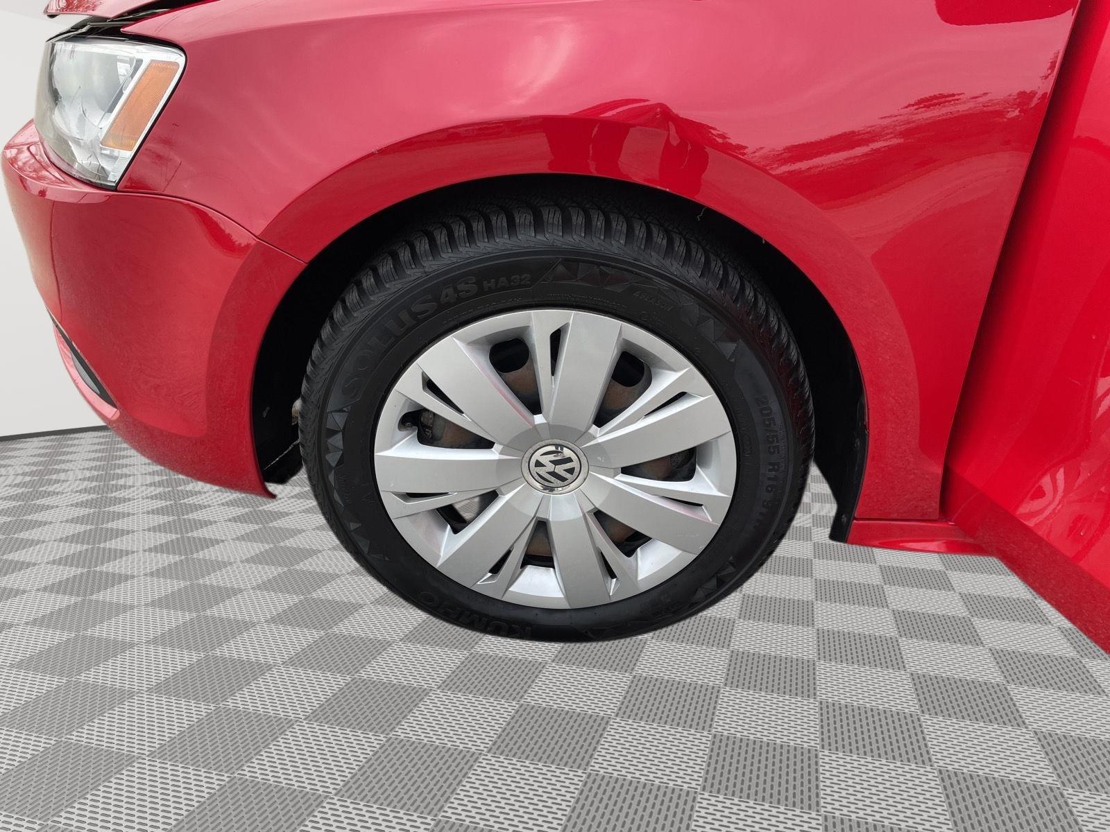 Vehicle photo 10