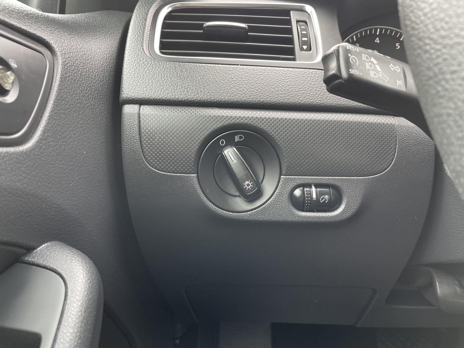 Vehicle photo 14