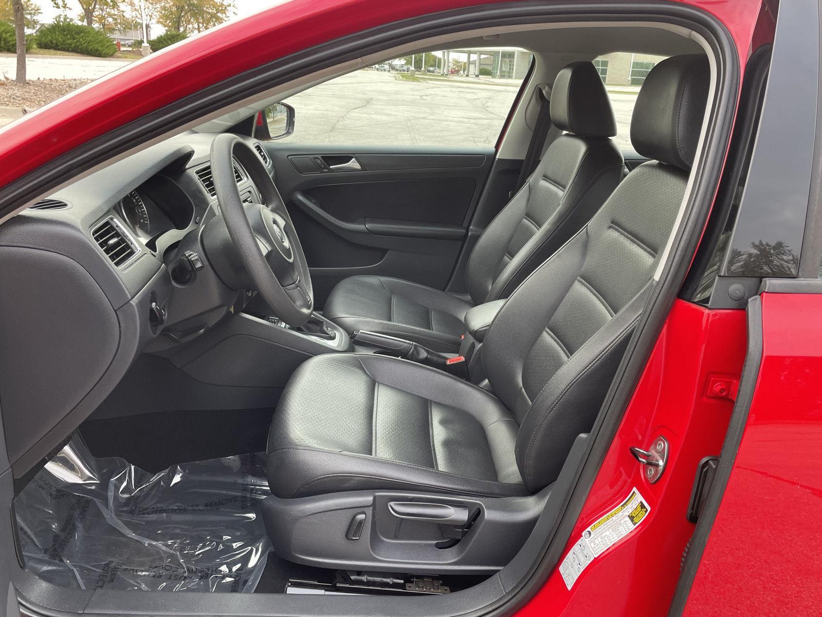 Vehicle photo 15