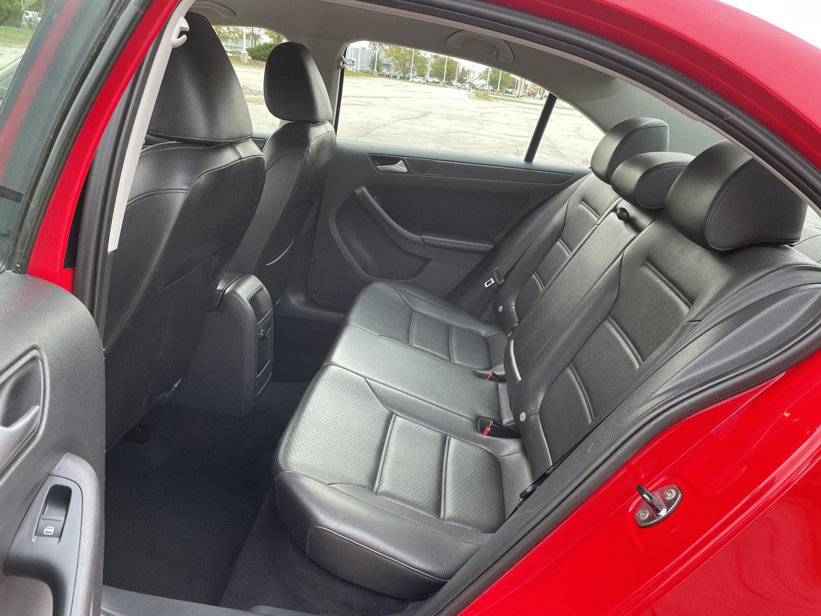 Vehicle photo 18