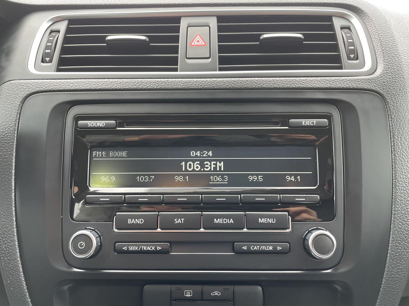 Vehicle photo 21