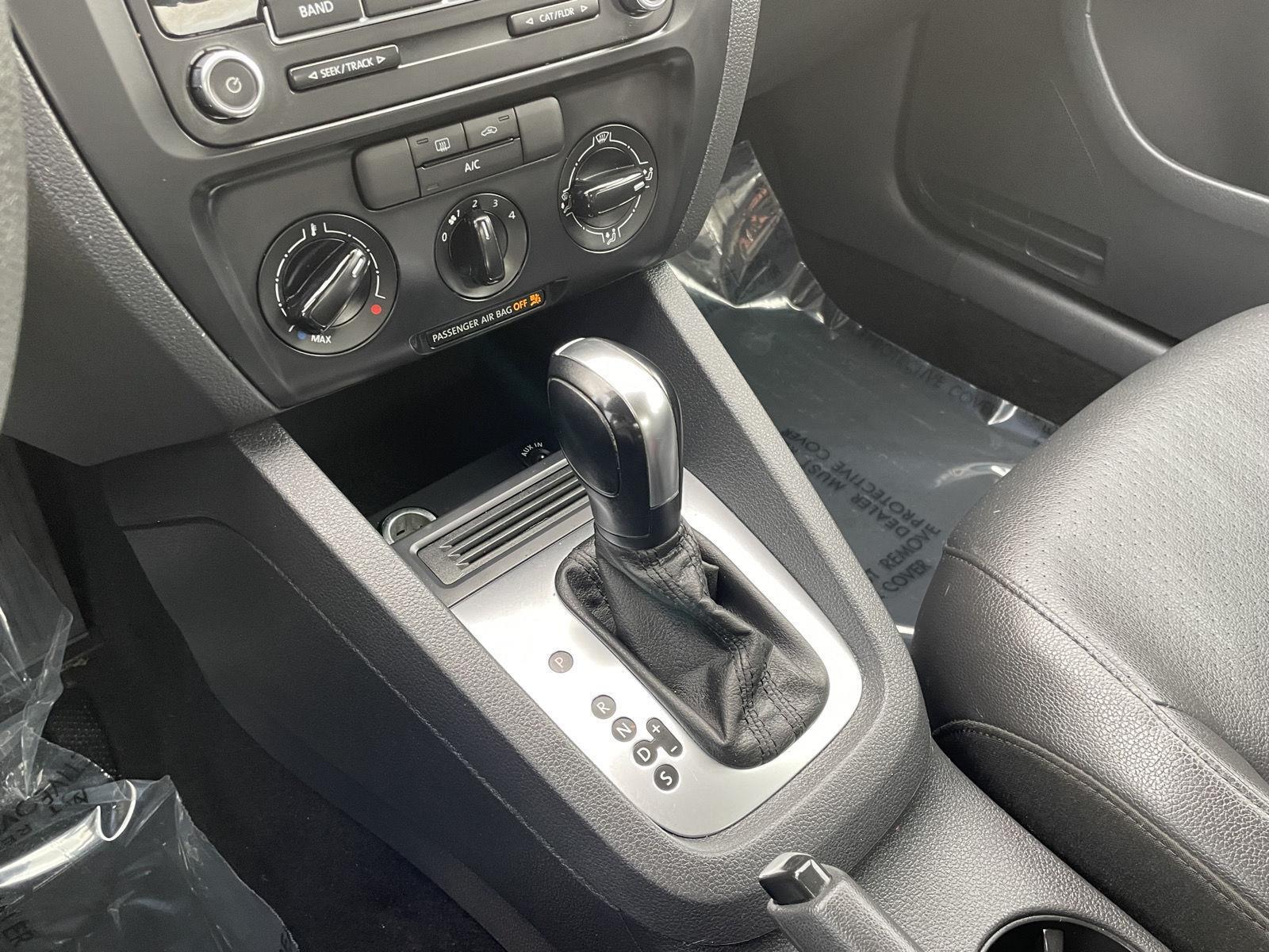 Vehicle photo 25