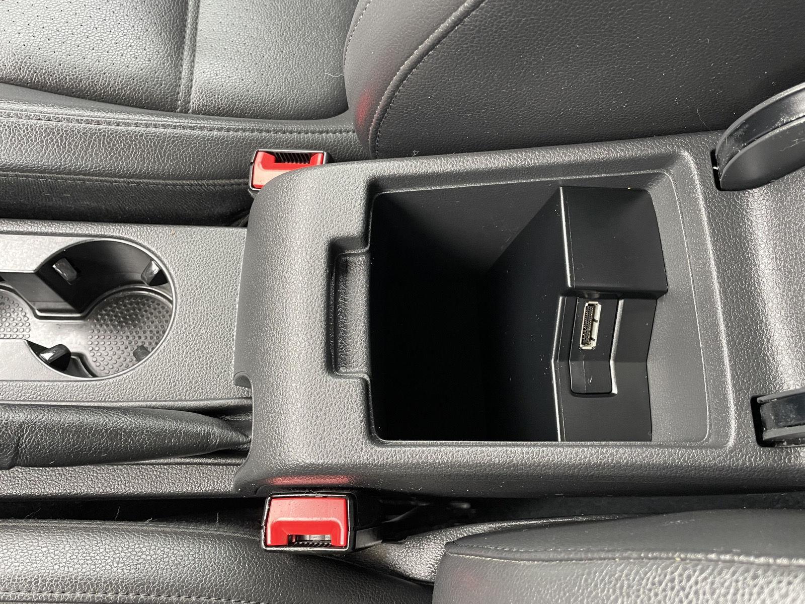 Vehicle photo 26