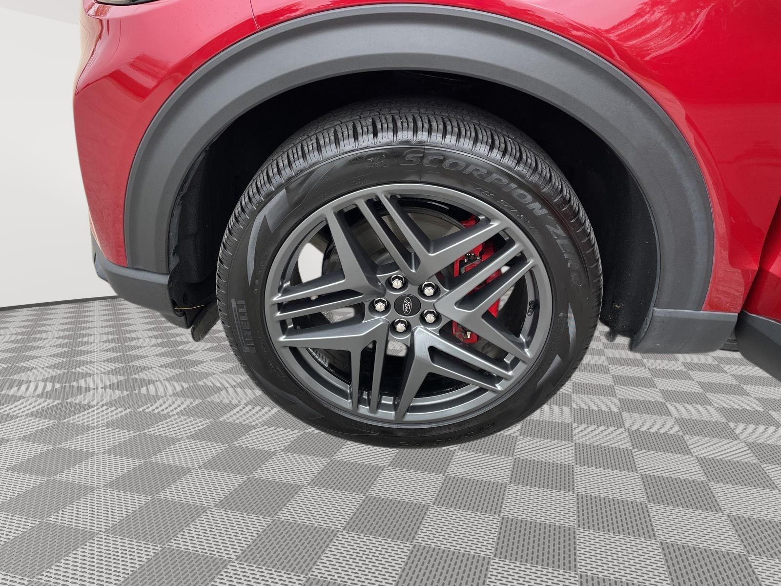 Vehicle photo 10
