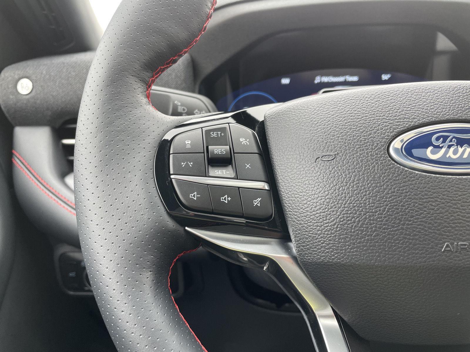 Vehicle photo 12
