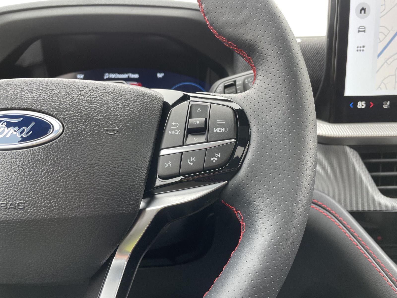 Vehicle photo 13