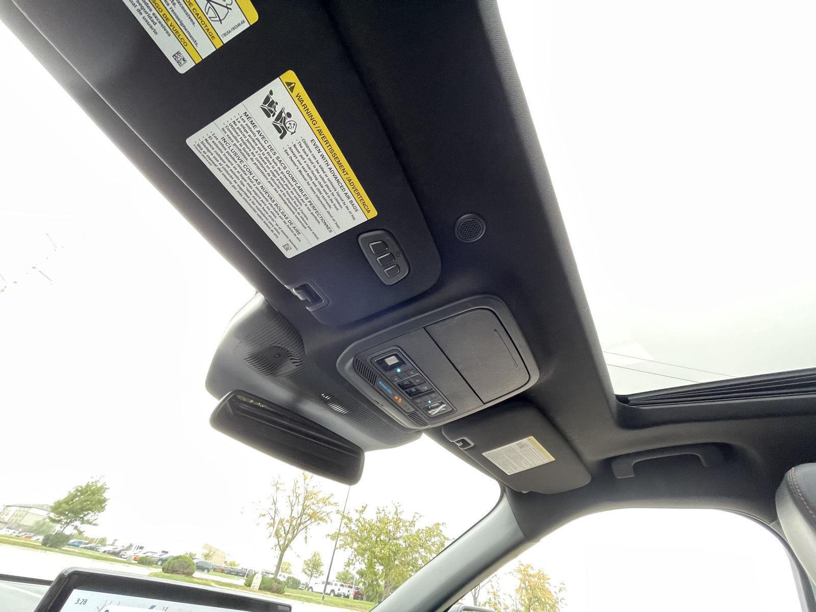 Vehicle photo 22