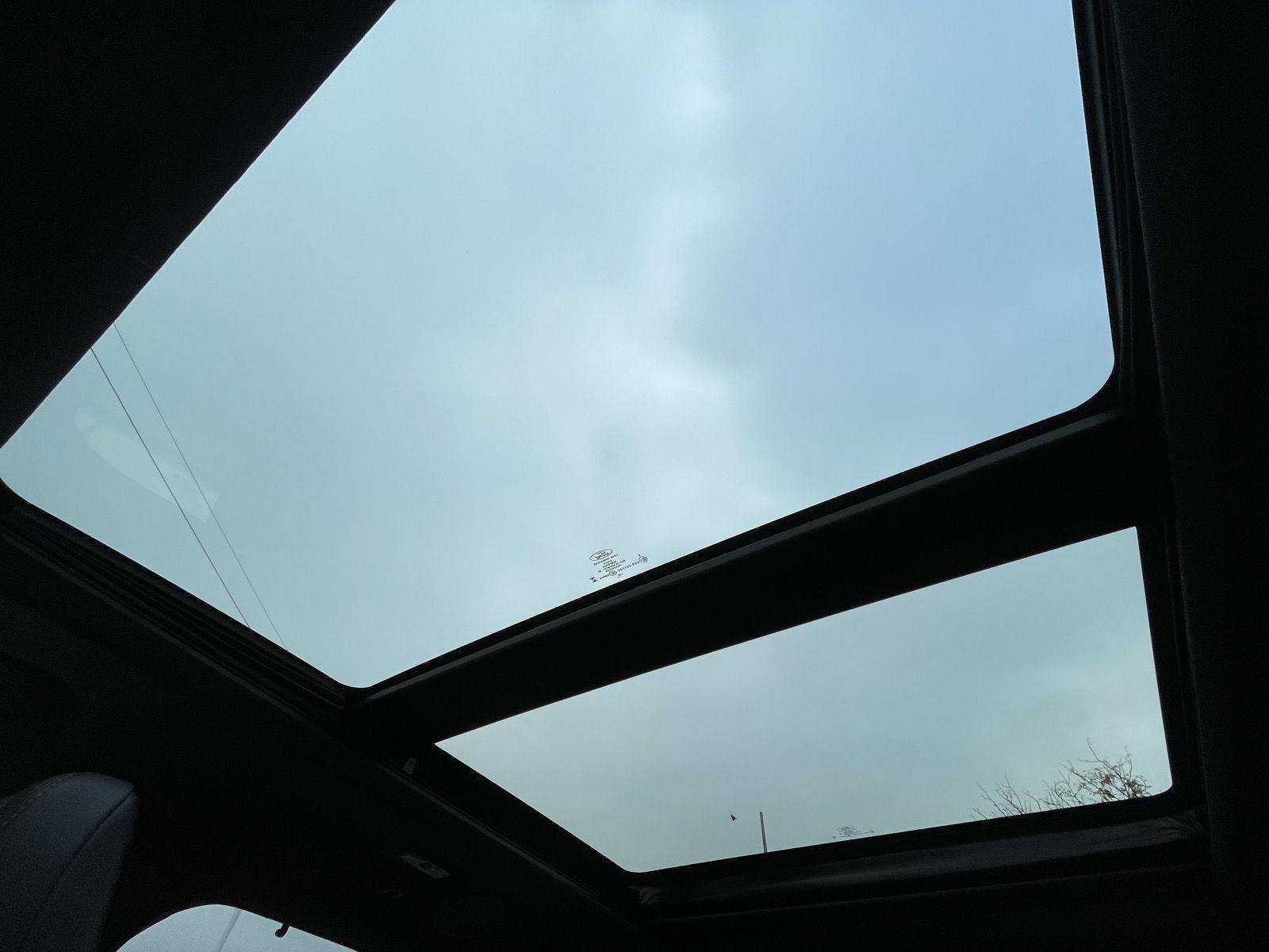 Vehicle photo 23