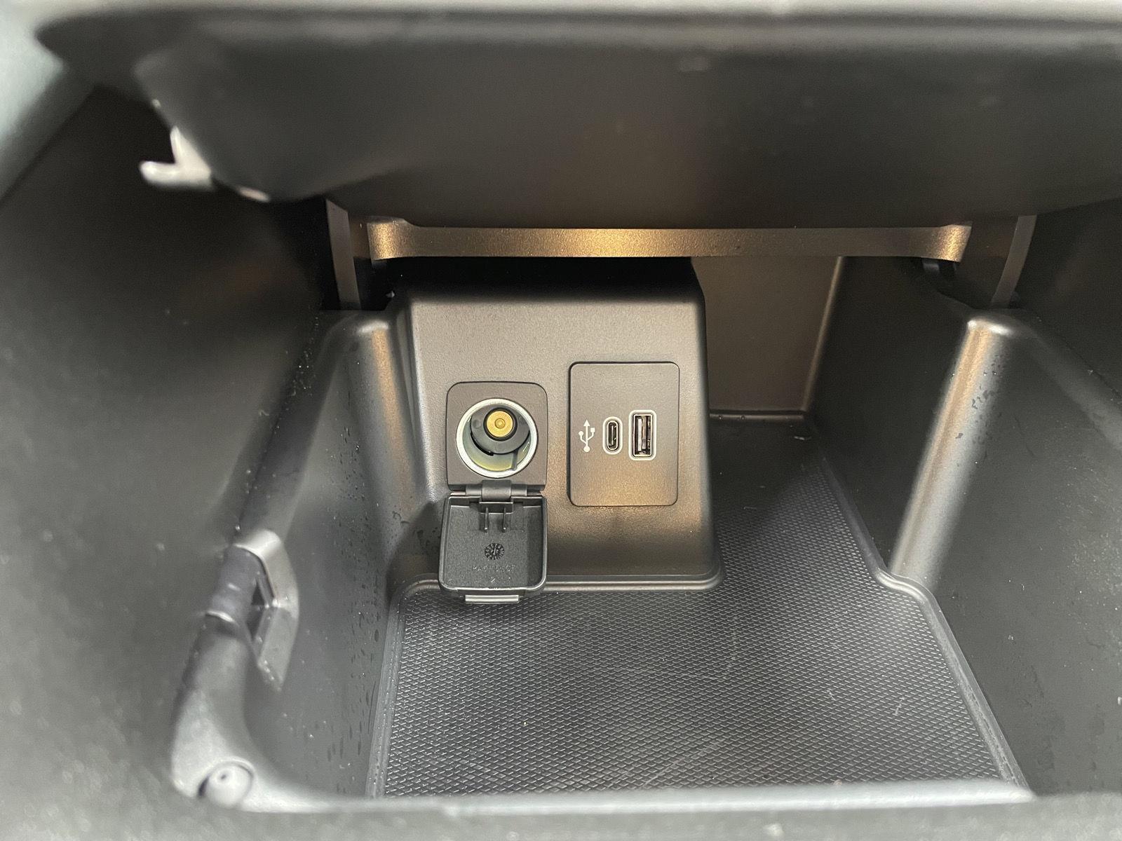 Vehicle photo 31