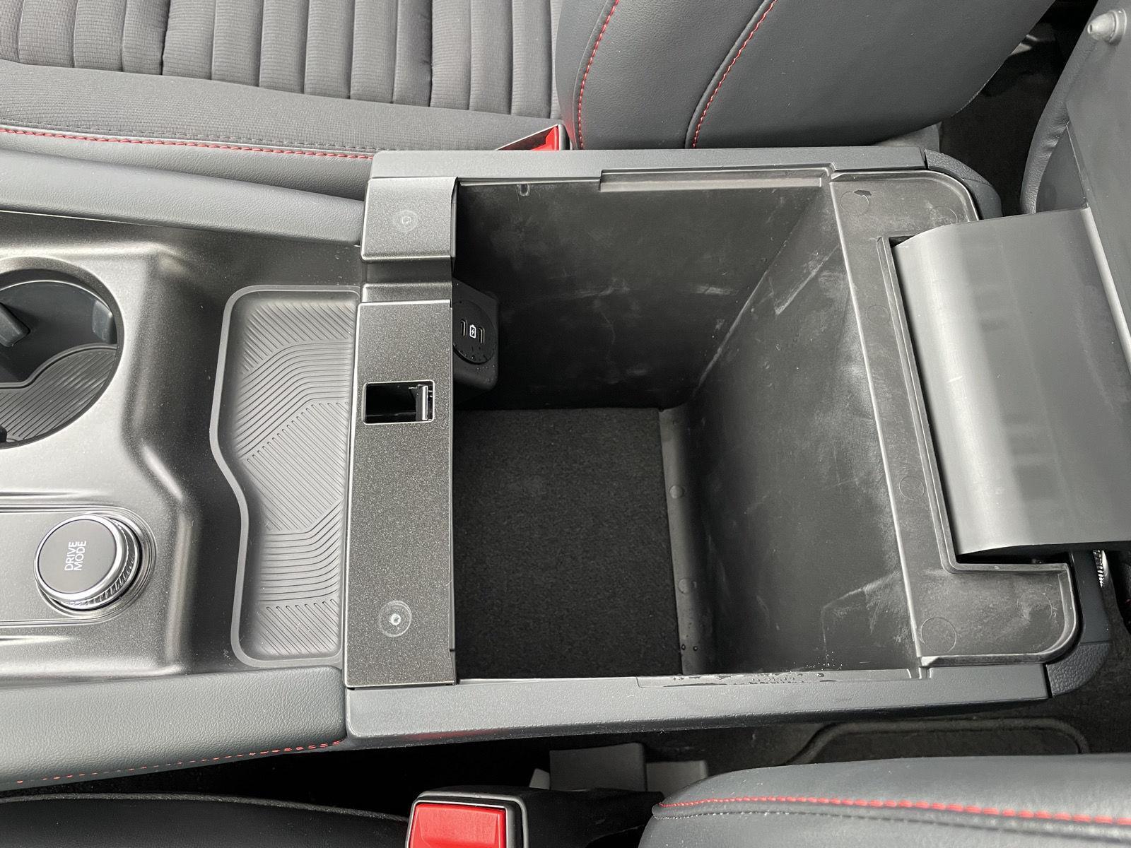 Vehicle photo 34
