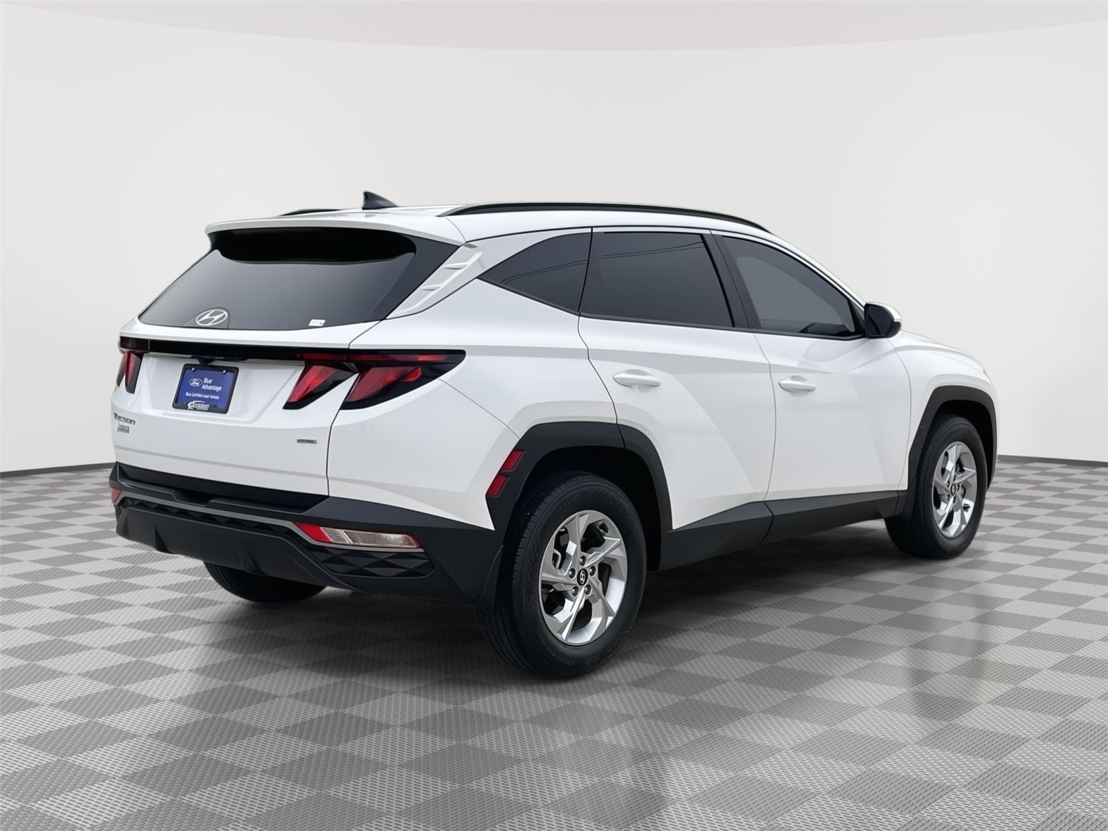 Vehicle photo 7