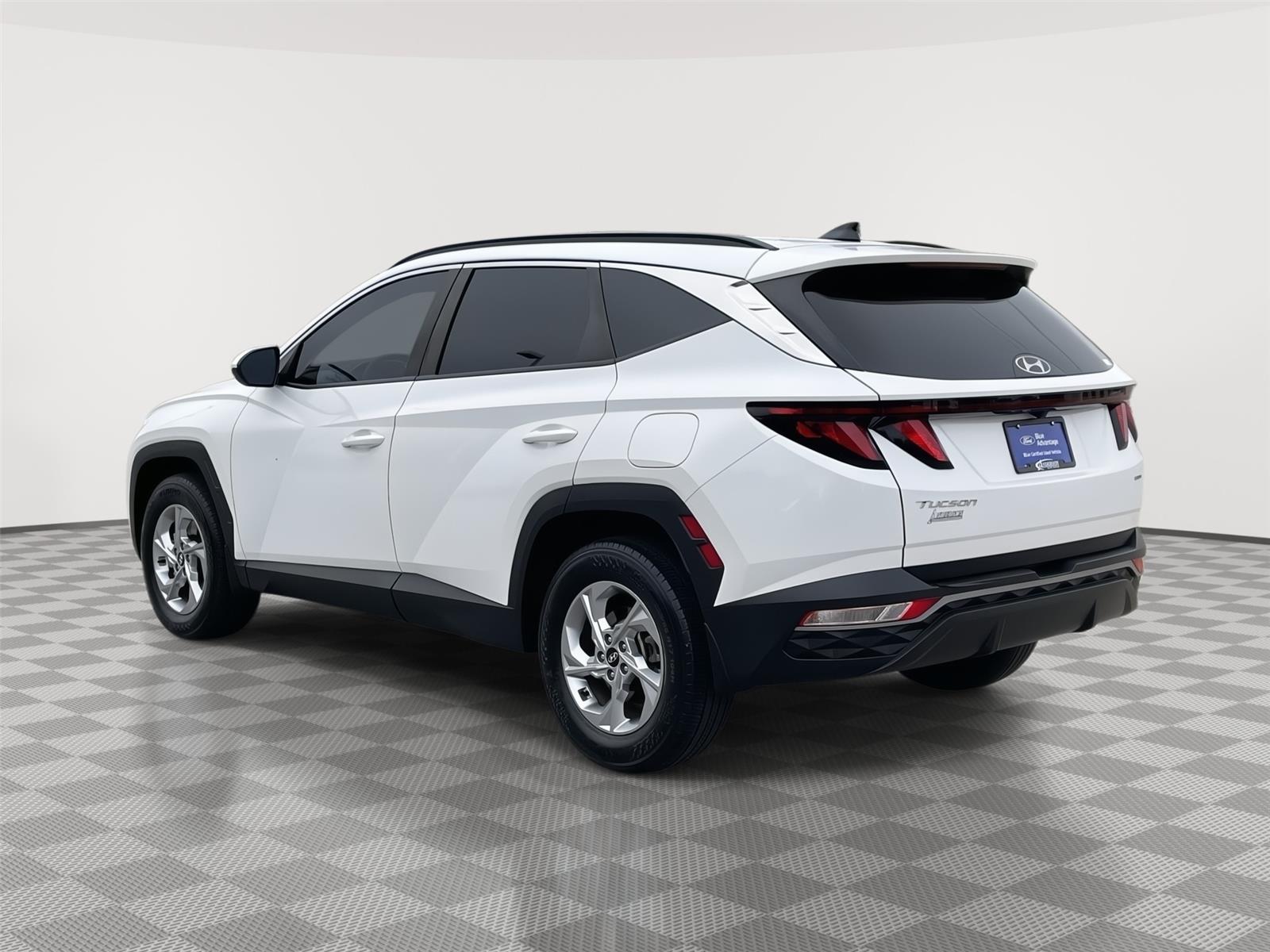 Vehicle photo 9