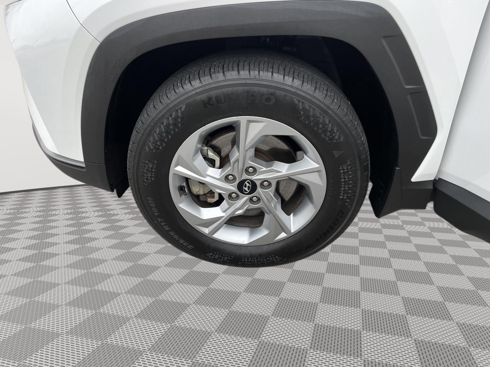 Vehicle photo 10