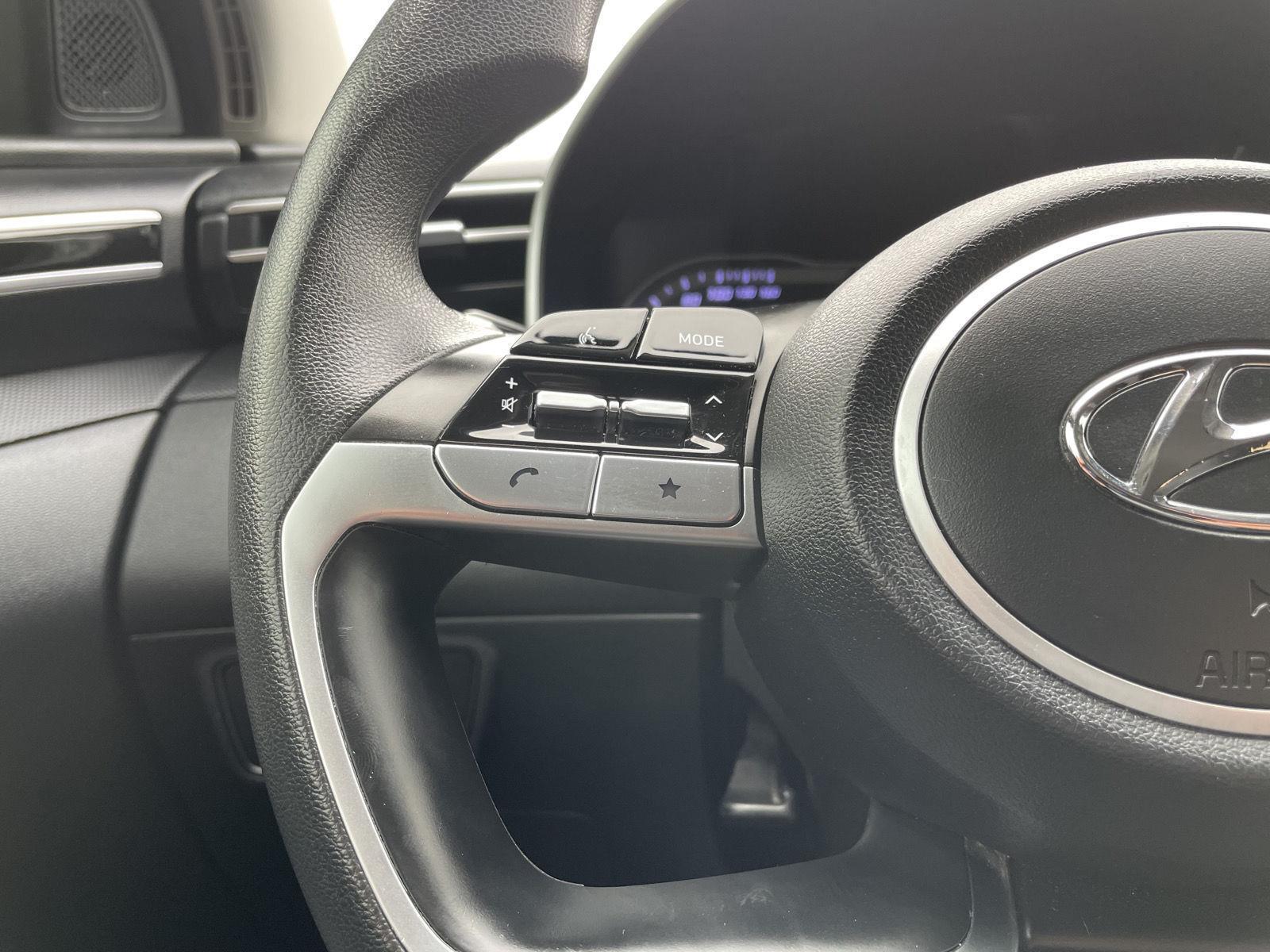 Vehicle photo 12