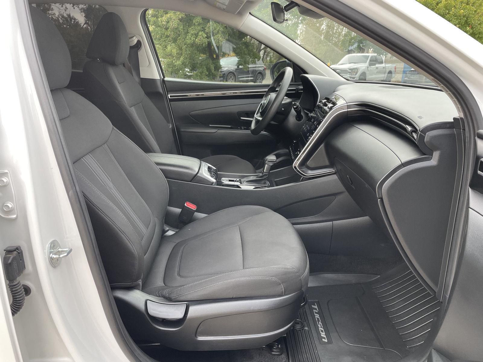 Vehicle photo 18
