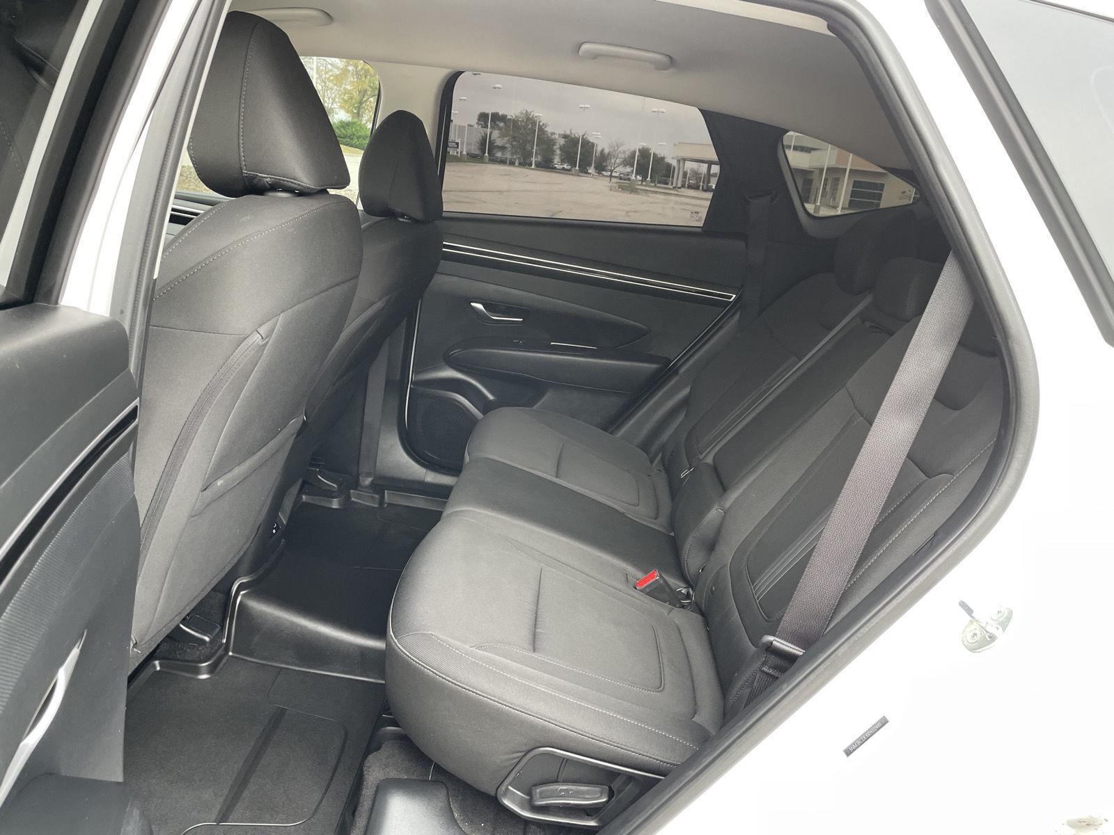Vehicle photo 19