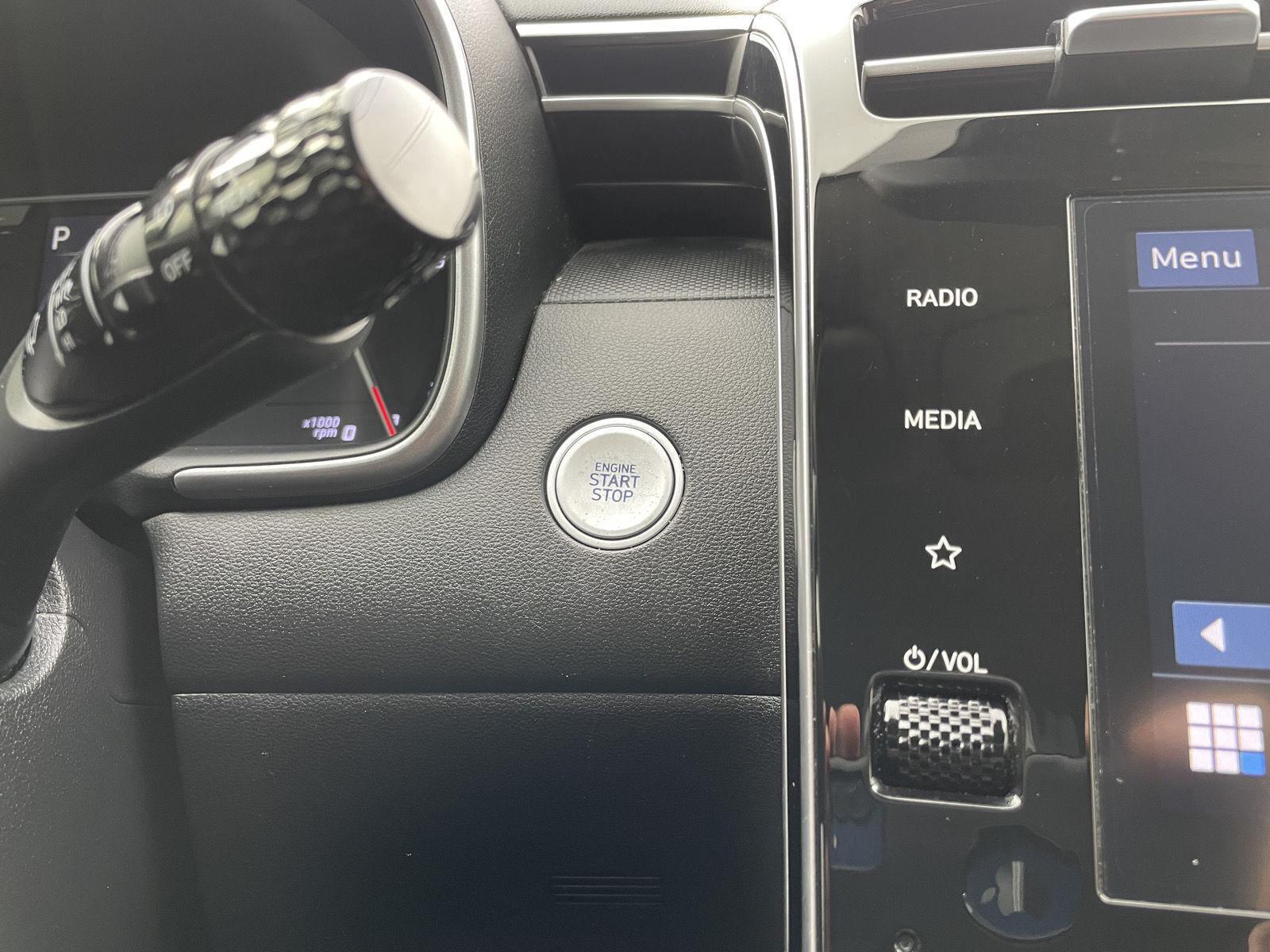 Vehicle photo 23
