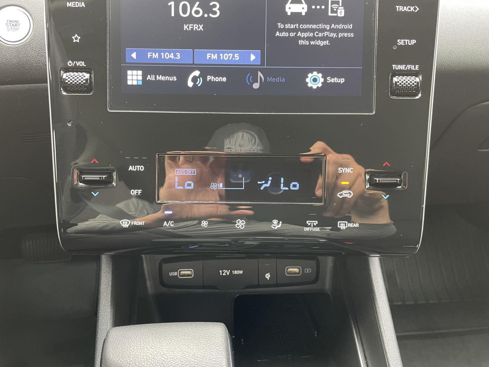 Vehicle photo 24