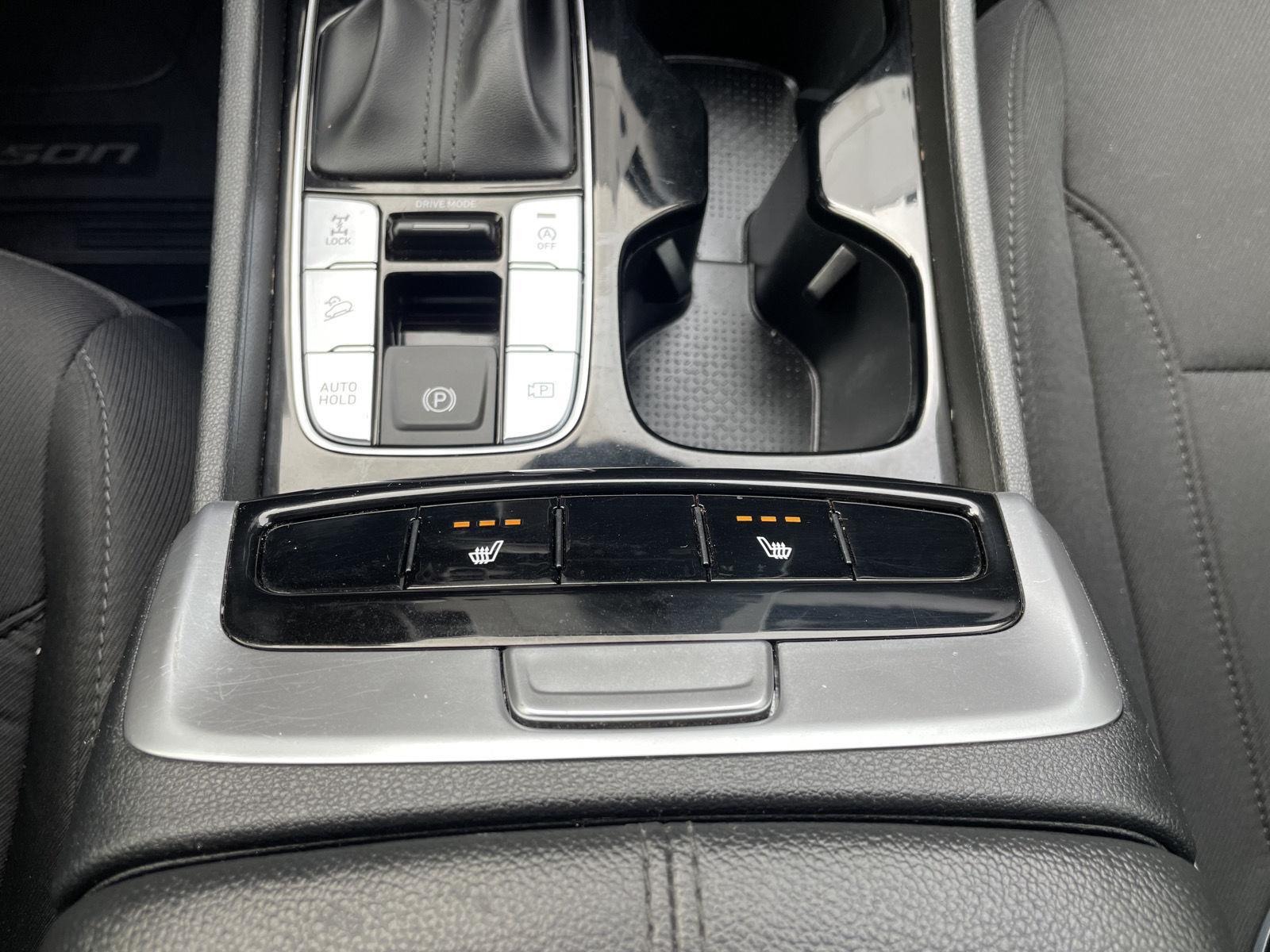 Vehicle photo 25