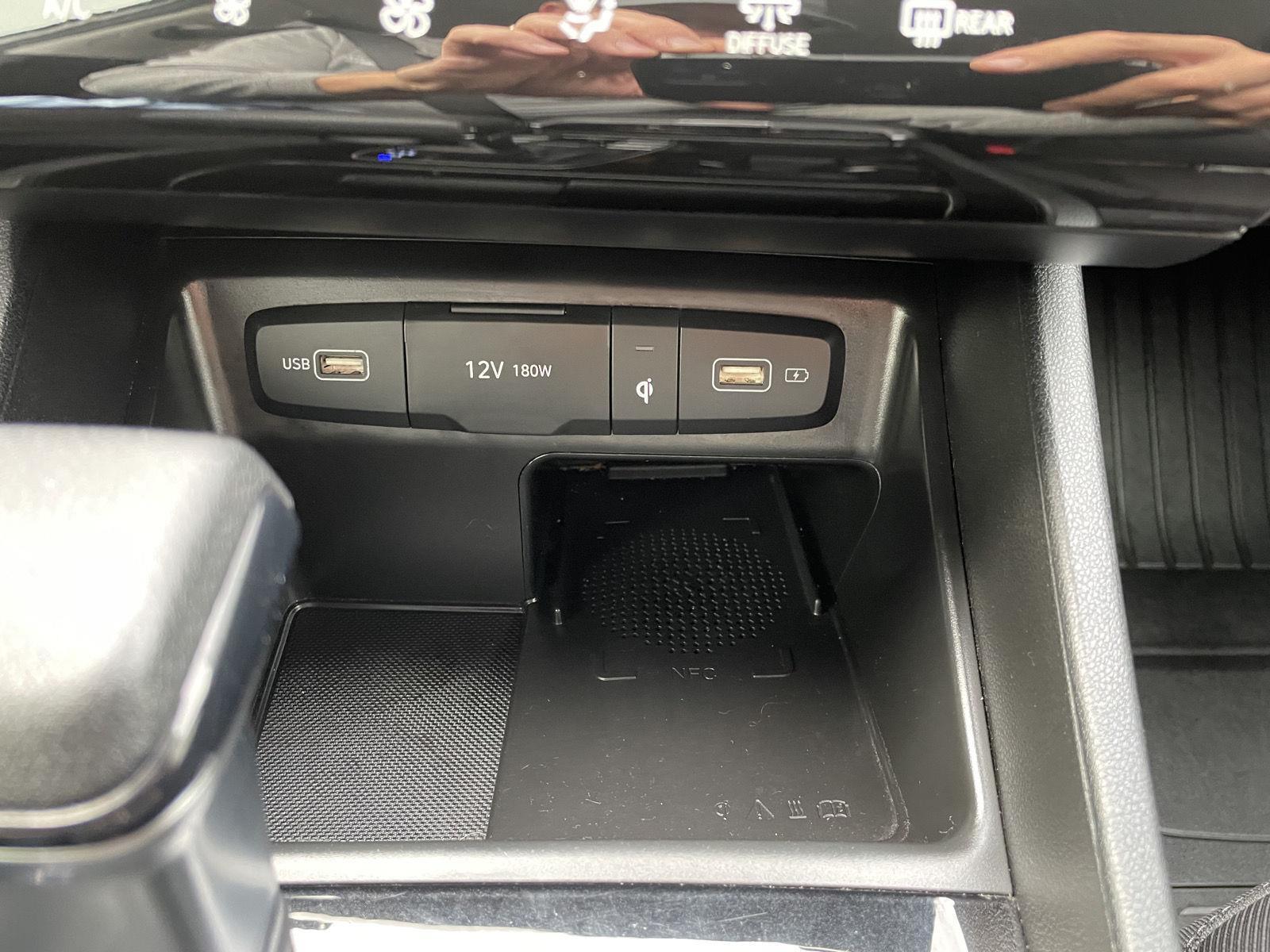 Vehicle photo 26