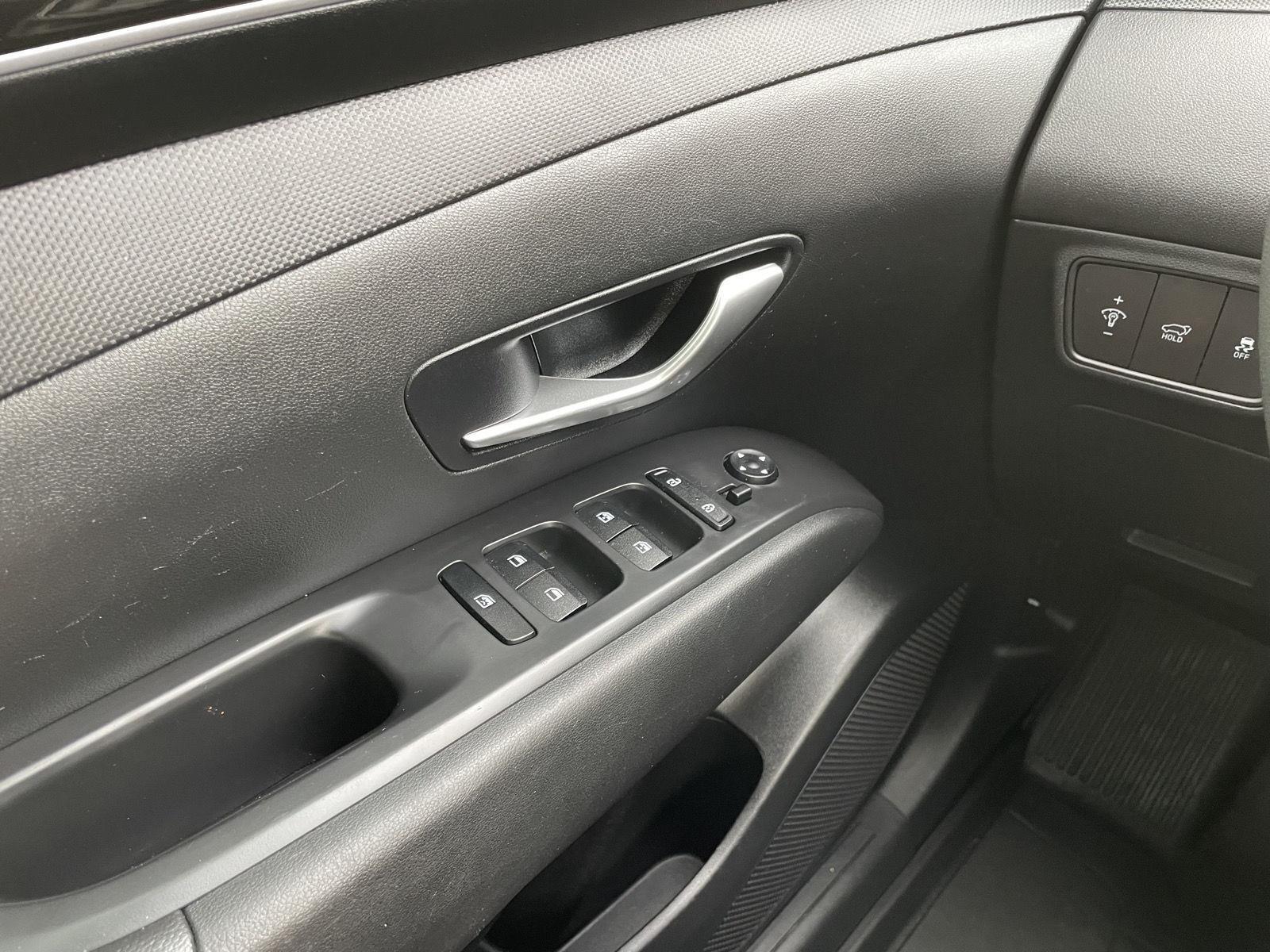 Vehicle photo 27