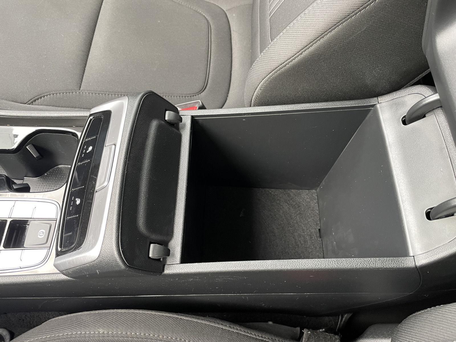 Vehicle photo 29