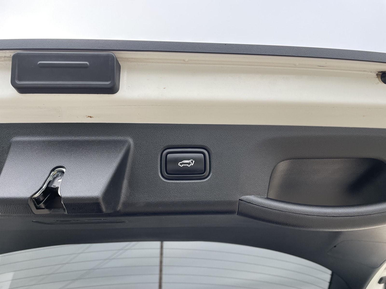 Vehicle photo 34