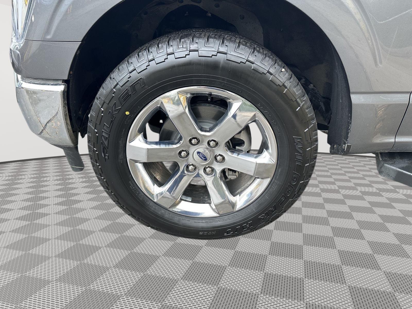 Vehicle photo 10
