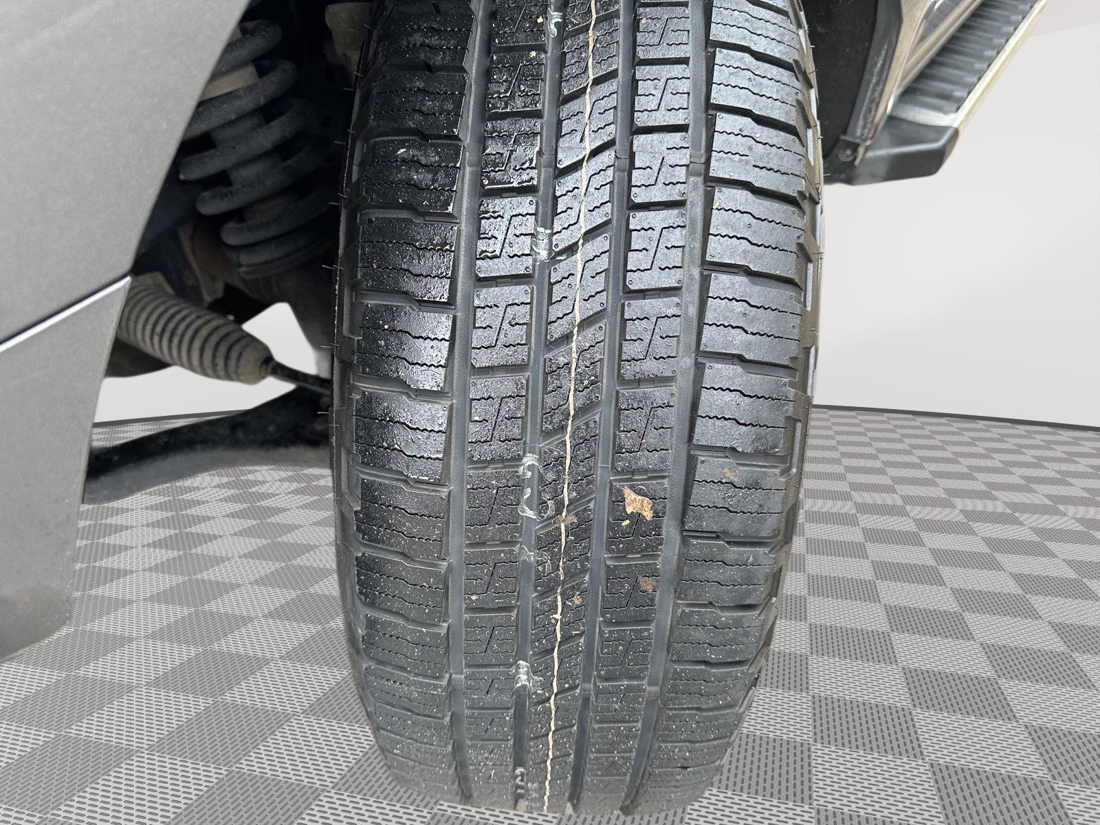 Vehicle photo 11
