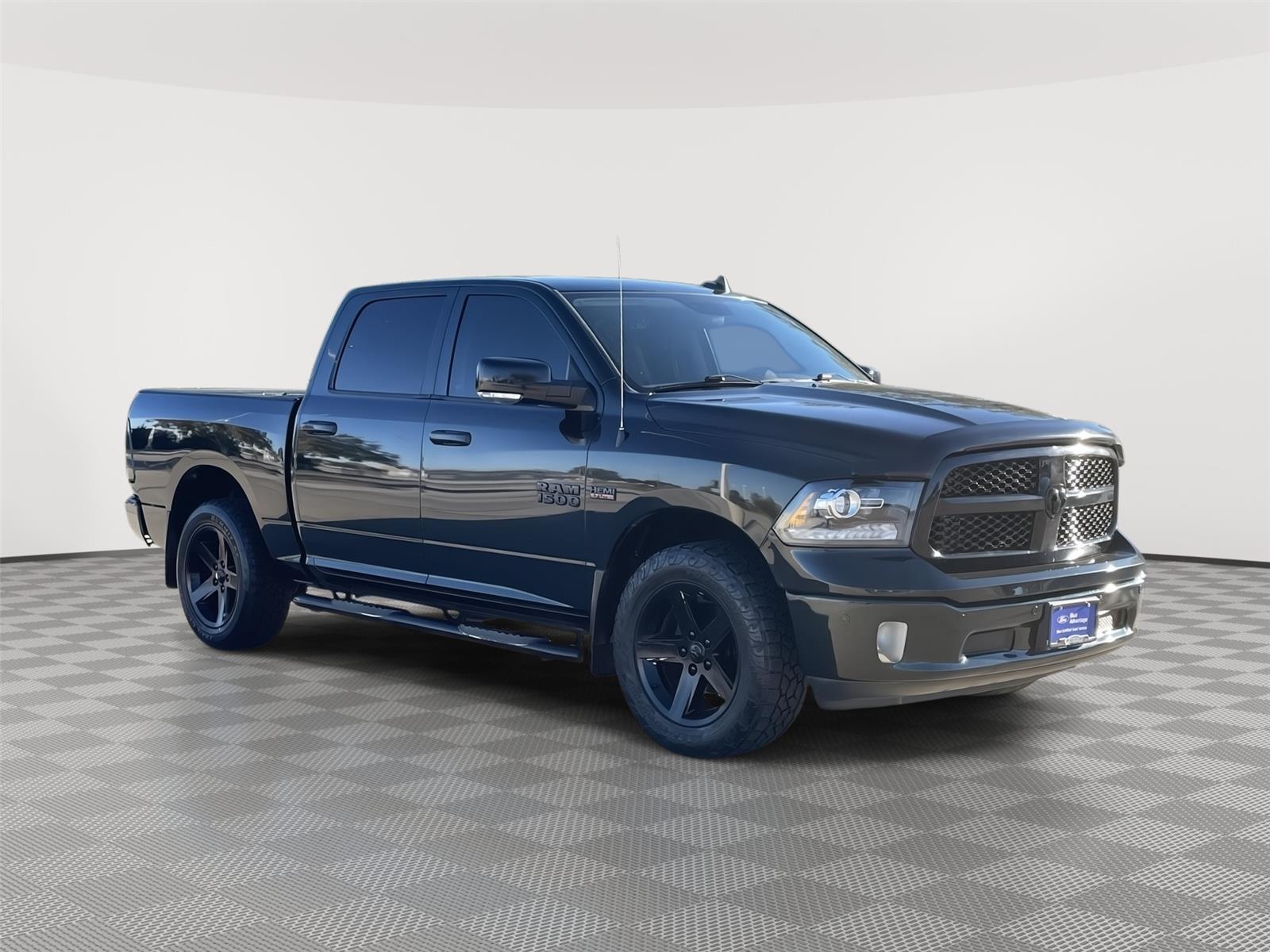 Vehicle photo 5