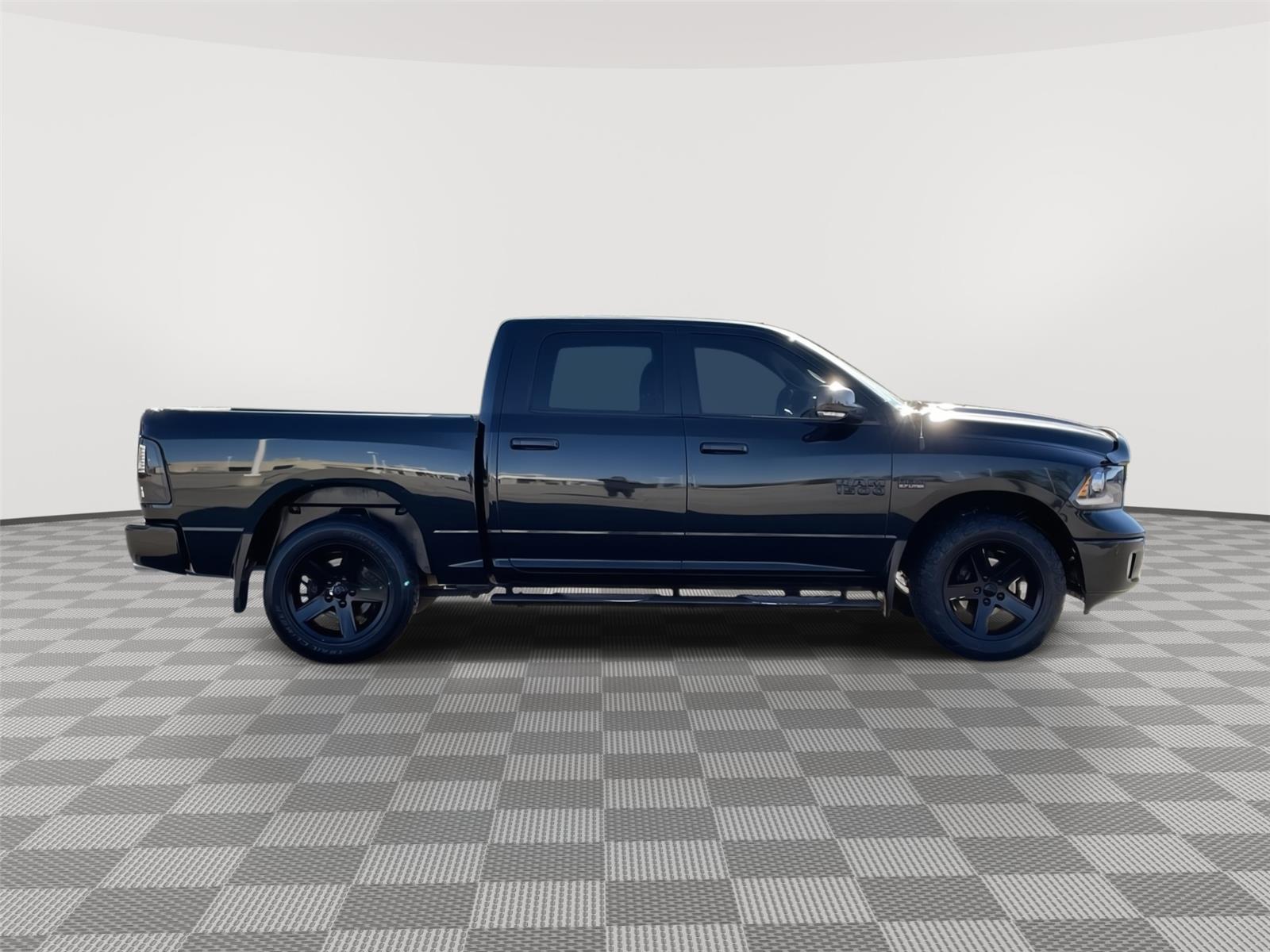 Vehicle photo 6