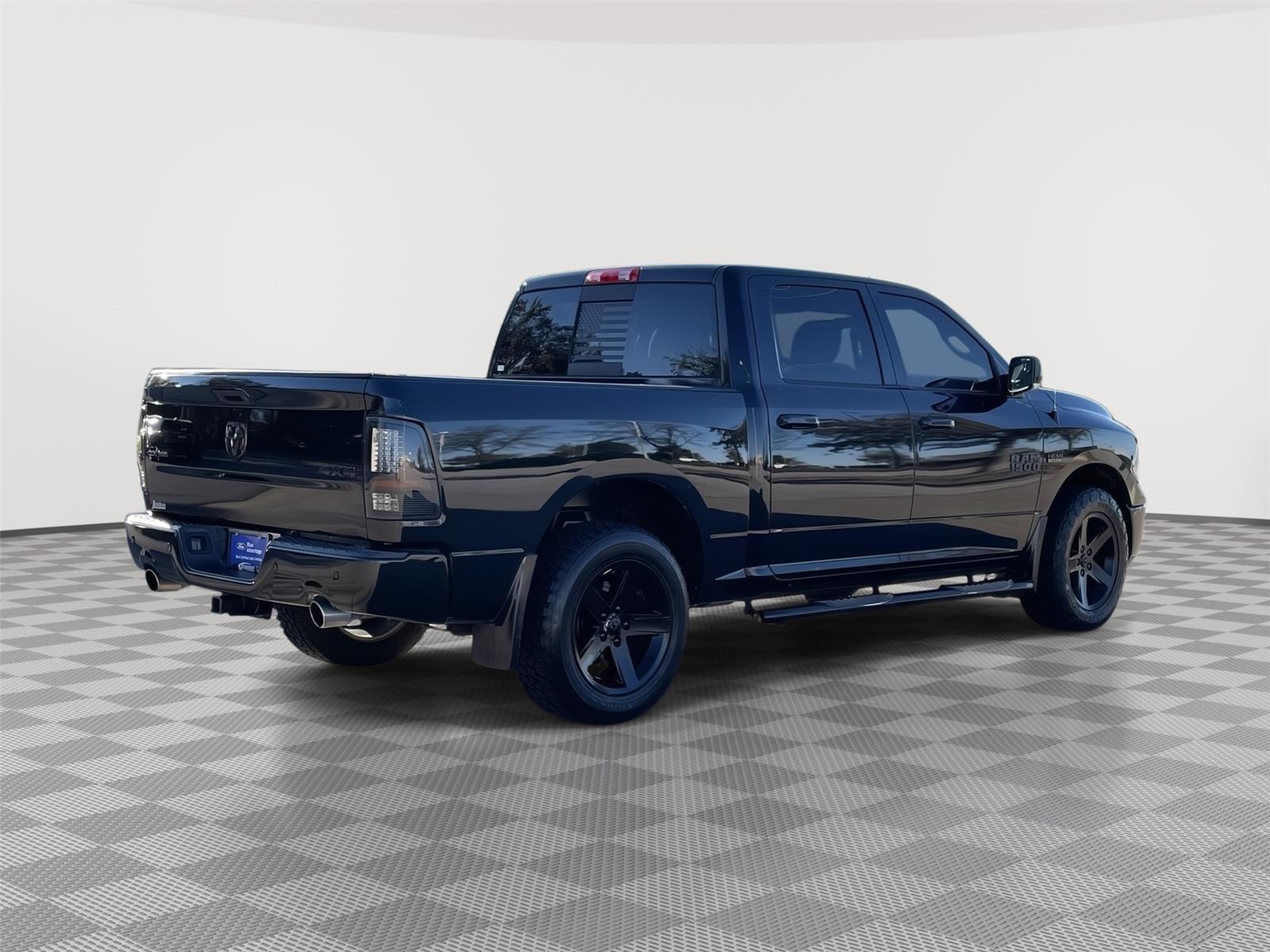 Vehicle photo 7