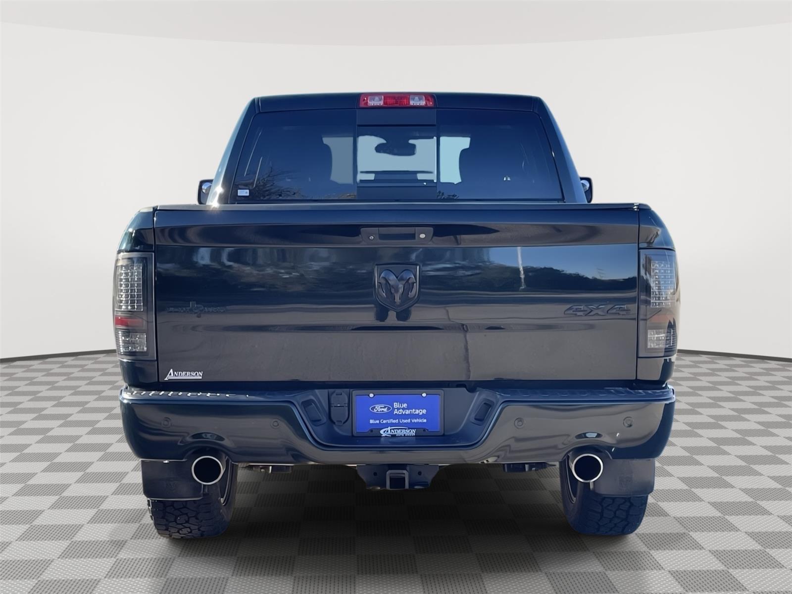 Vehicle photo 8