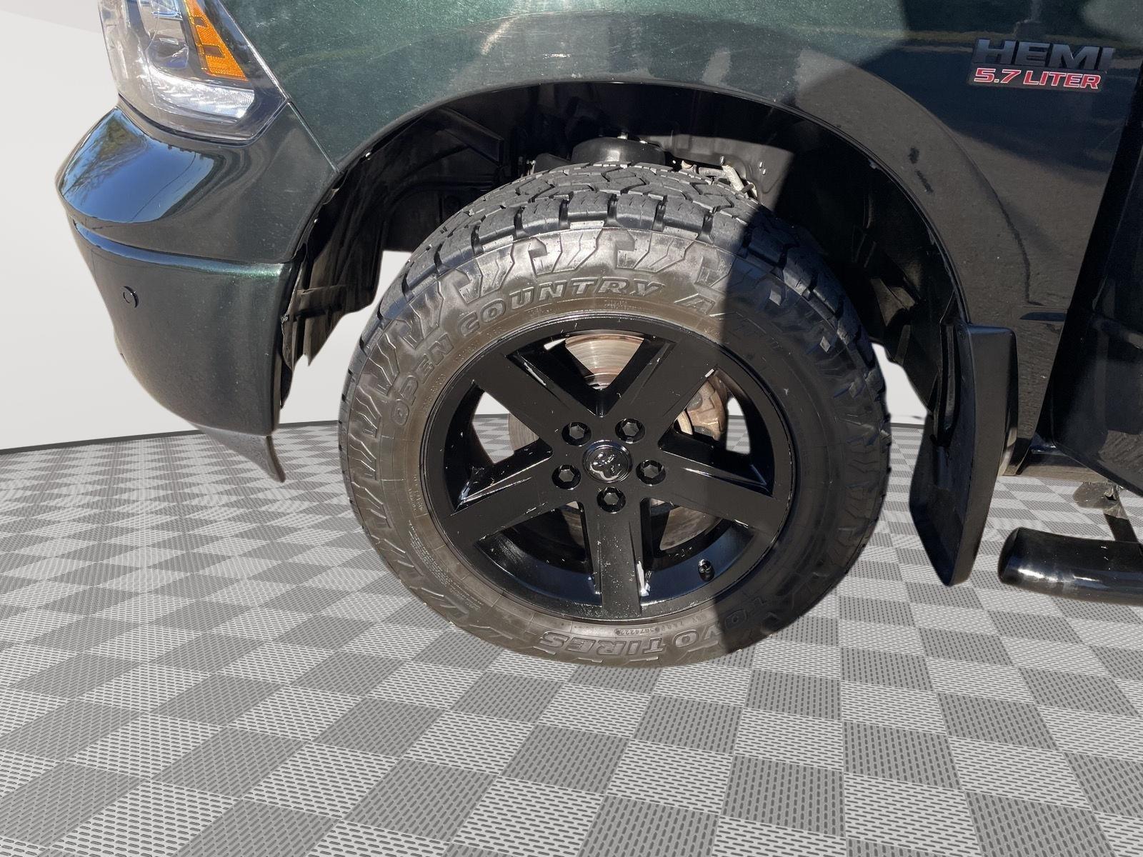 Vehicle photo 10