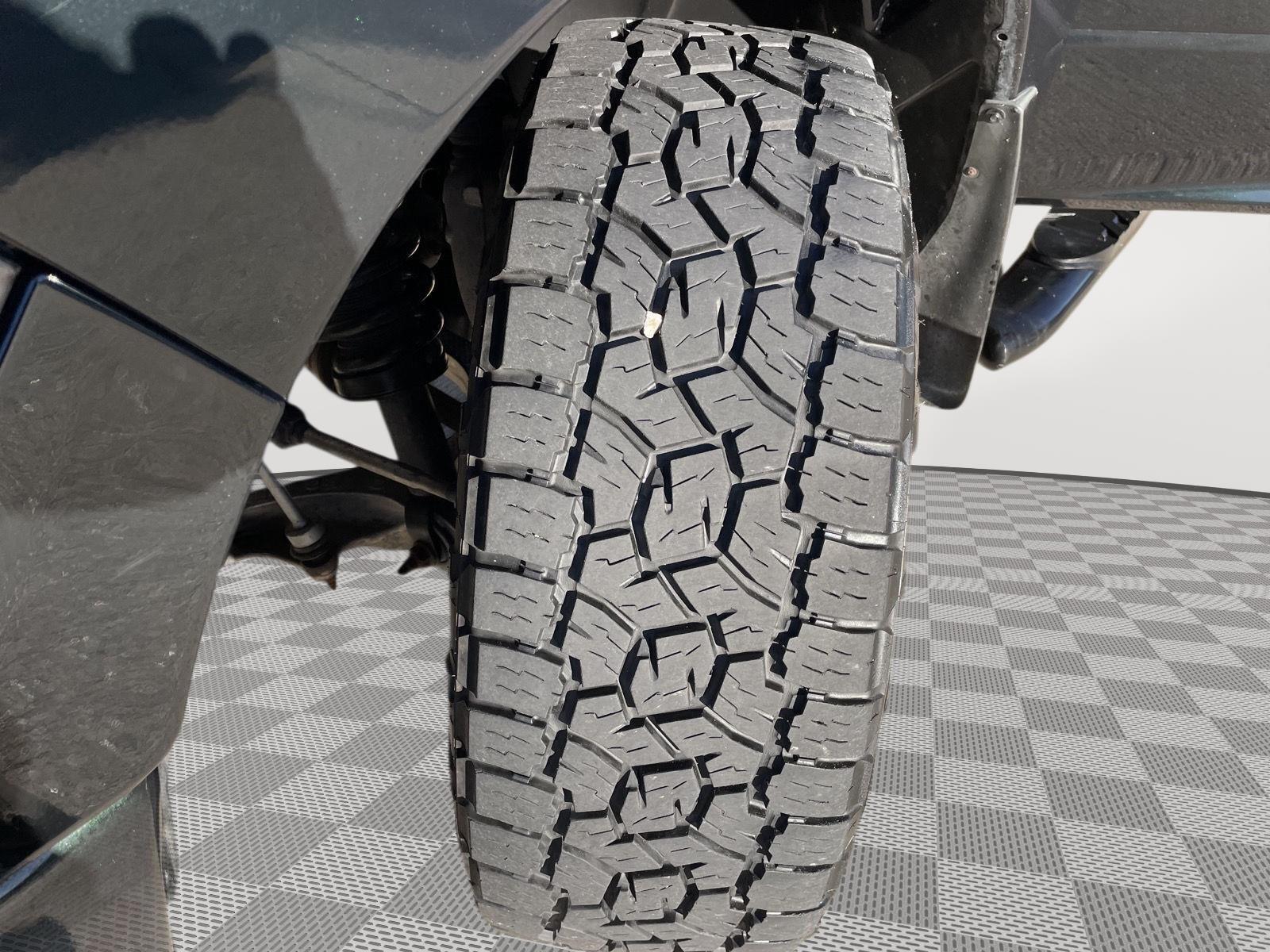 Vehicle photo 11