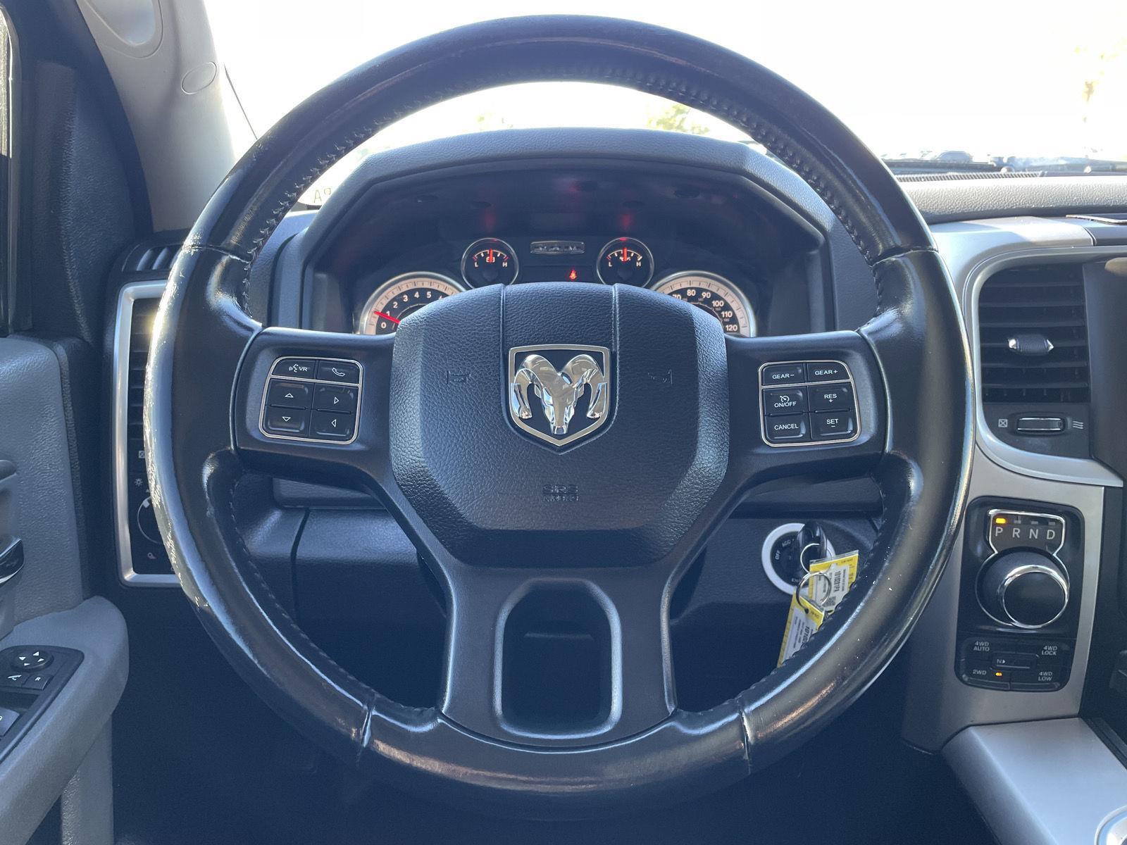 Vehicle photo 12